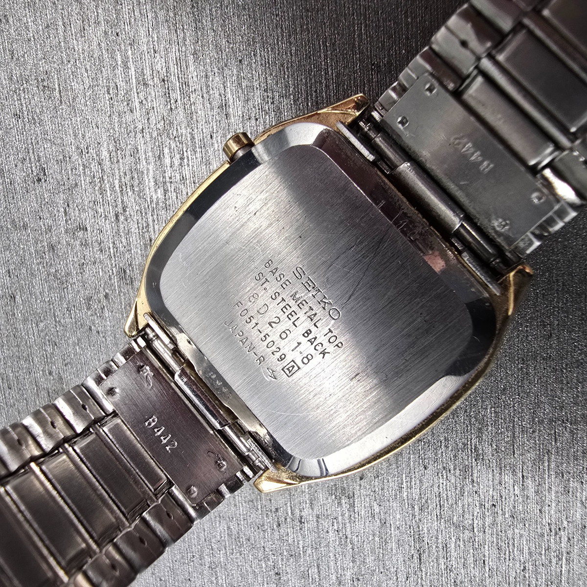 Seiko Digital Watch Men 32mm Gold Dial Gold Tone Daydate F051-5029 New Battery10