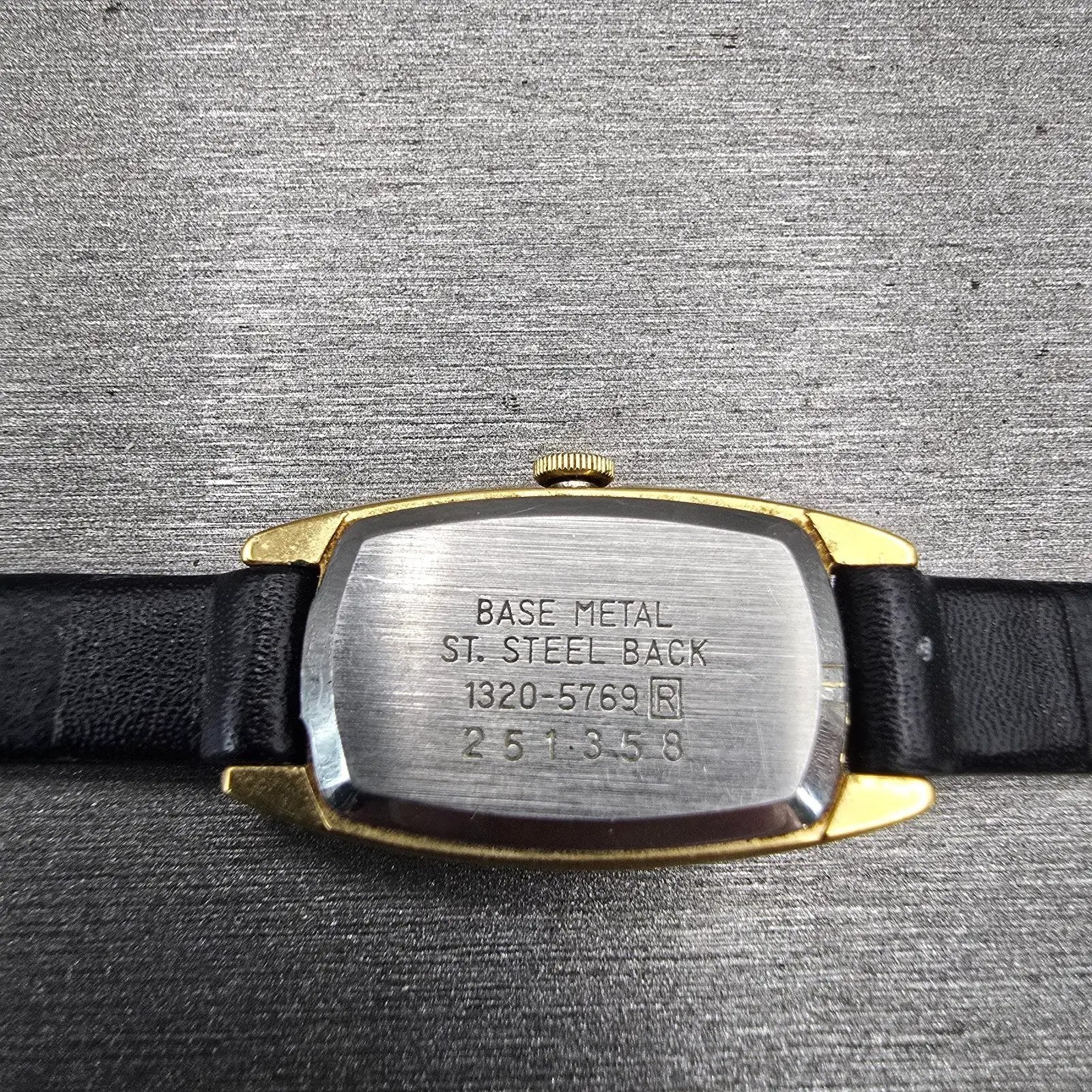 Seiko Watch Women 15mm White Dial Gold Tone Oval 1320-5769 New Battery Vintage10