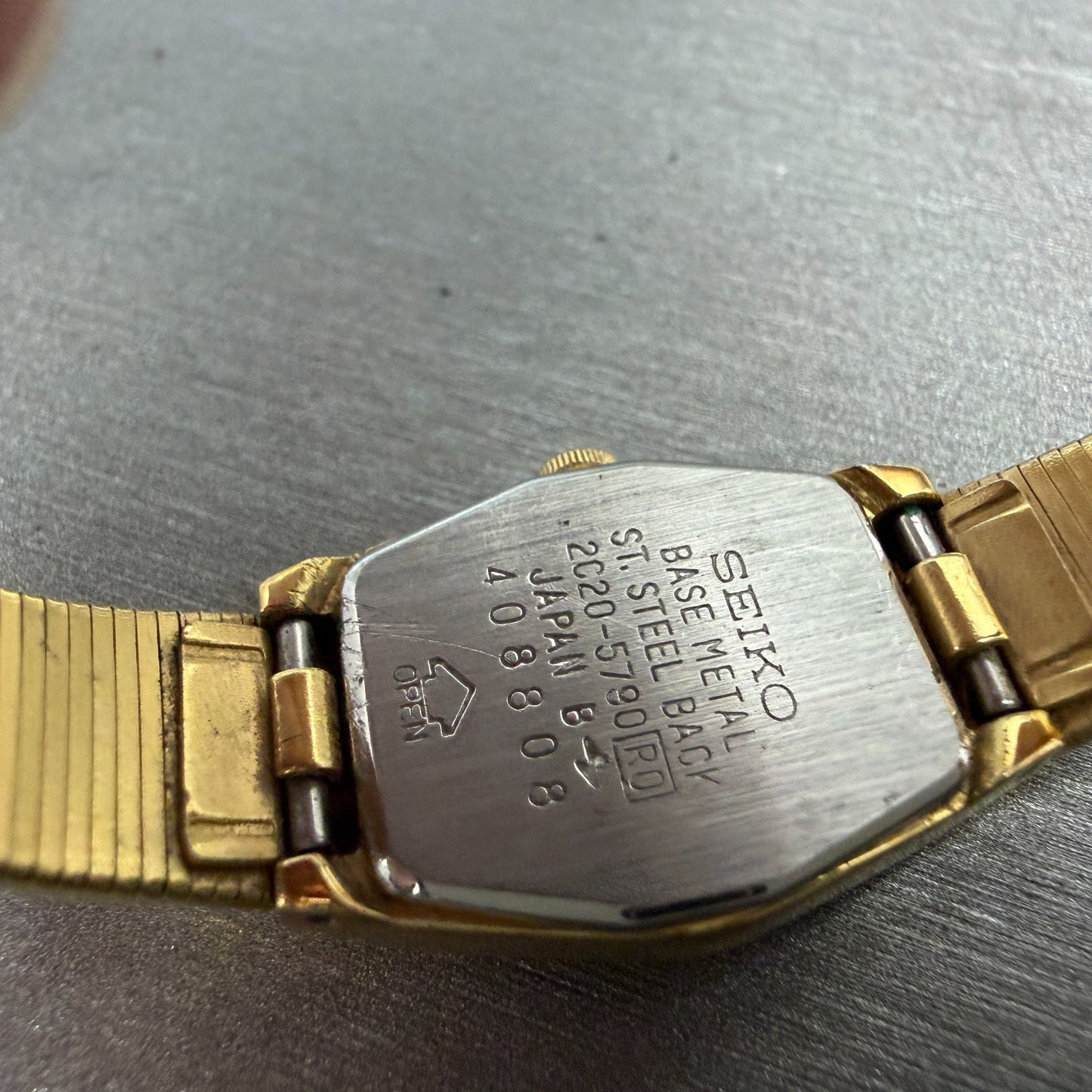 Seiko Watch Women 17mm Silver Dial Gold Tone Hexagon 2C20-5790 New Battery Jh79