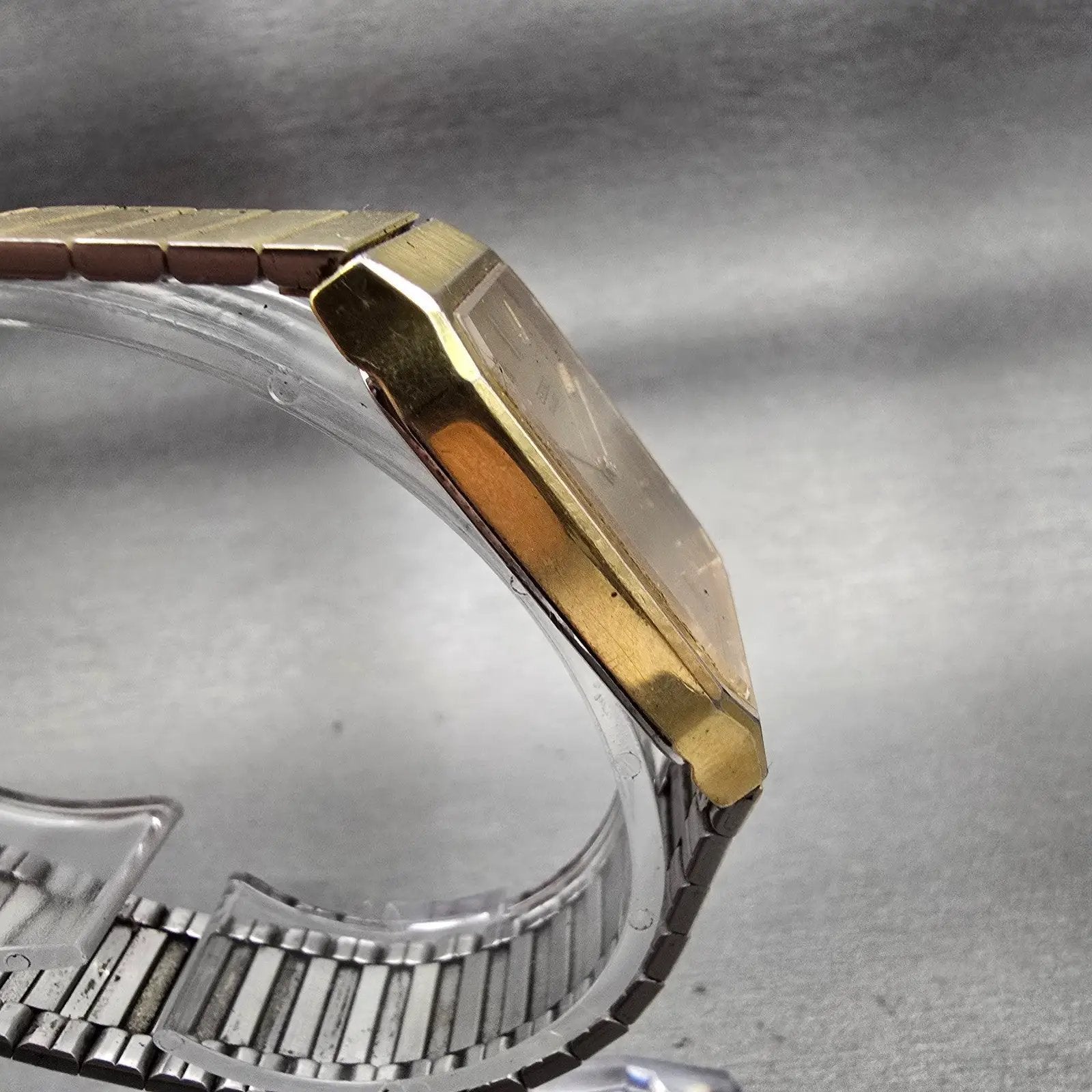 Seiko Tank Watch Men 26mm Gold Dial Gold Tone Rectangle 6530-5790 New Battery3