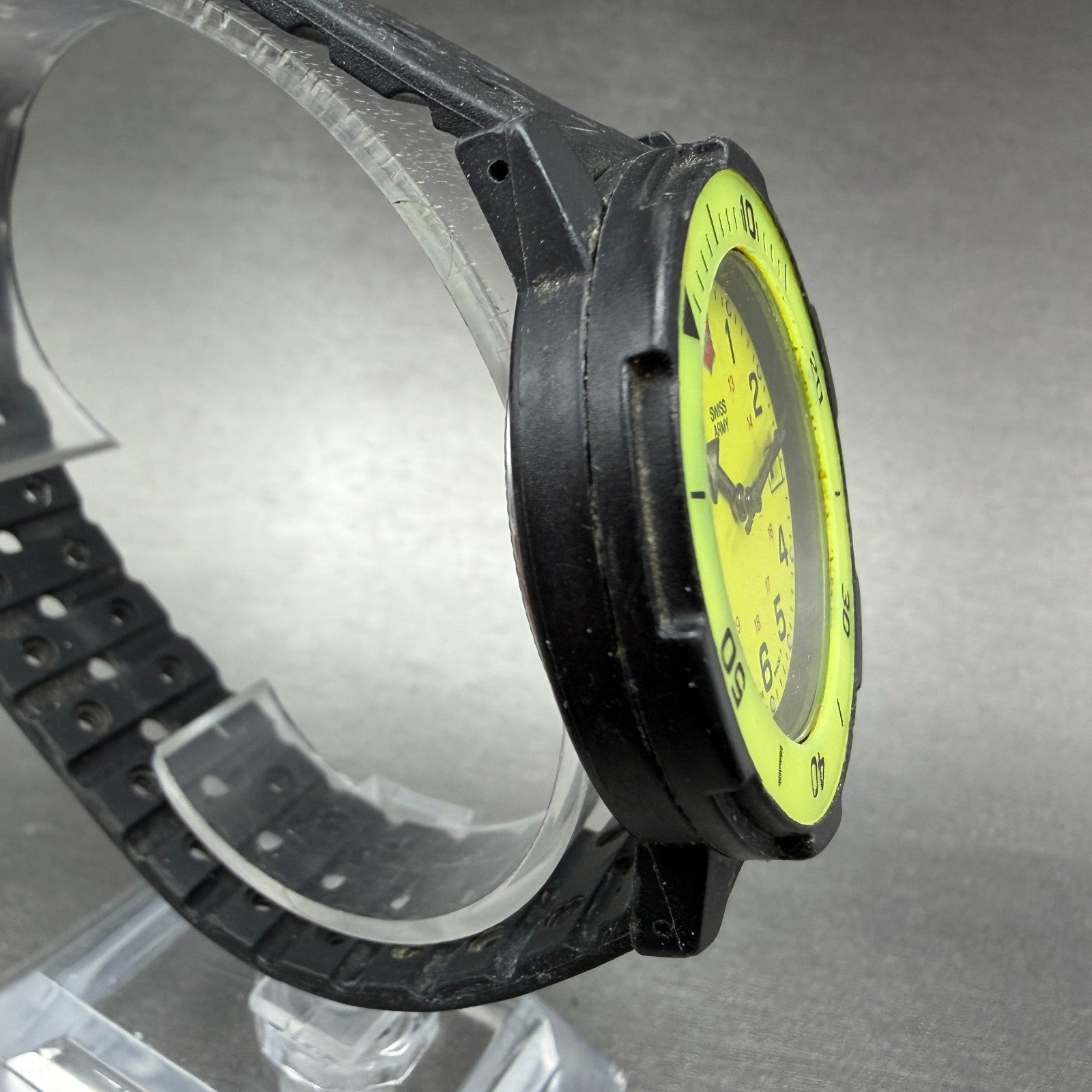 Victorinox Swiss Army Andre Aggassi Watch men 40mm Yellow Dial Black New Bat Box4