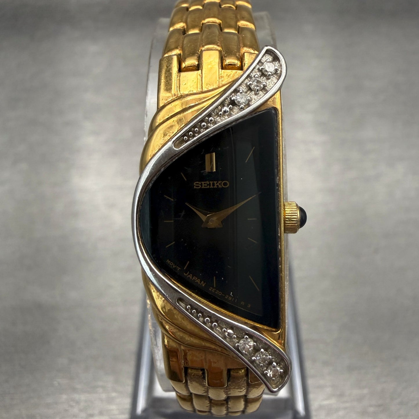 Seiko Half Moon Watch Women 14mm Black Dial Gold Tone Diamond 2E20-7309 New Batt0