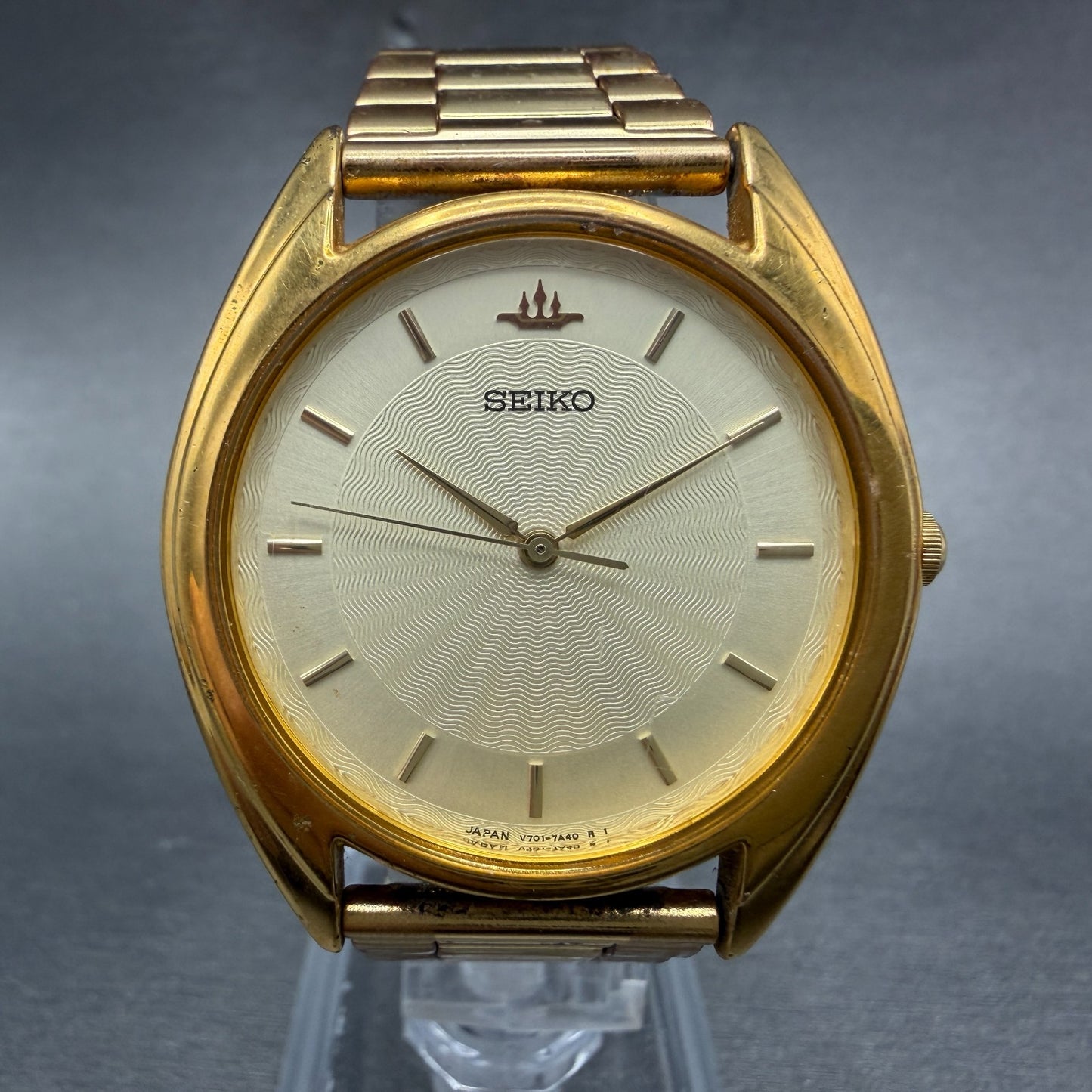 Seiko Watch Men 35mm Champagne Dial Gold Tone Round VTG V701-7A10 New Battery0