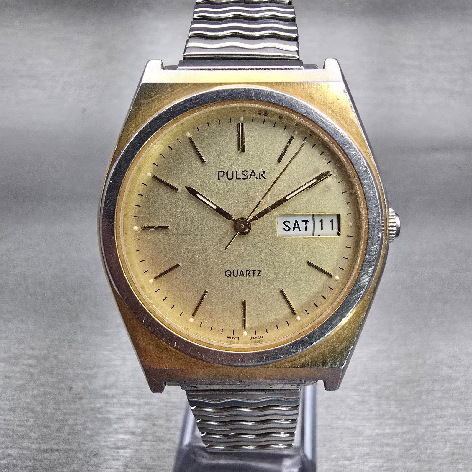 Seiko Pulsar Watch Men 36mm Champagne Dial Two Tone Daydate V143-X003 New Batt0