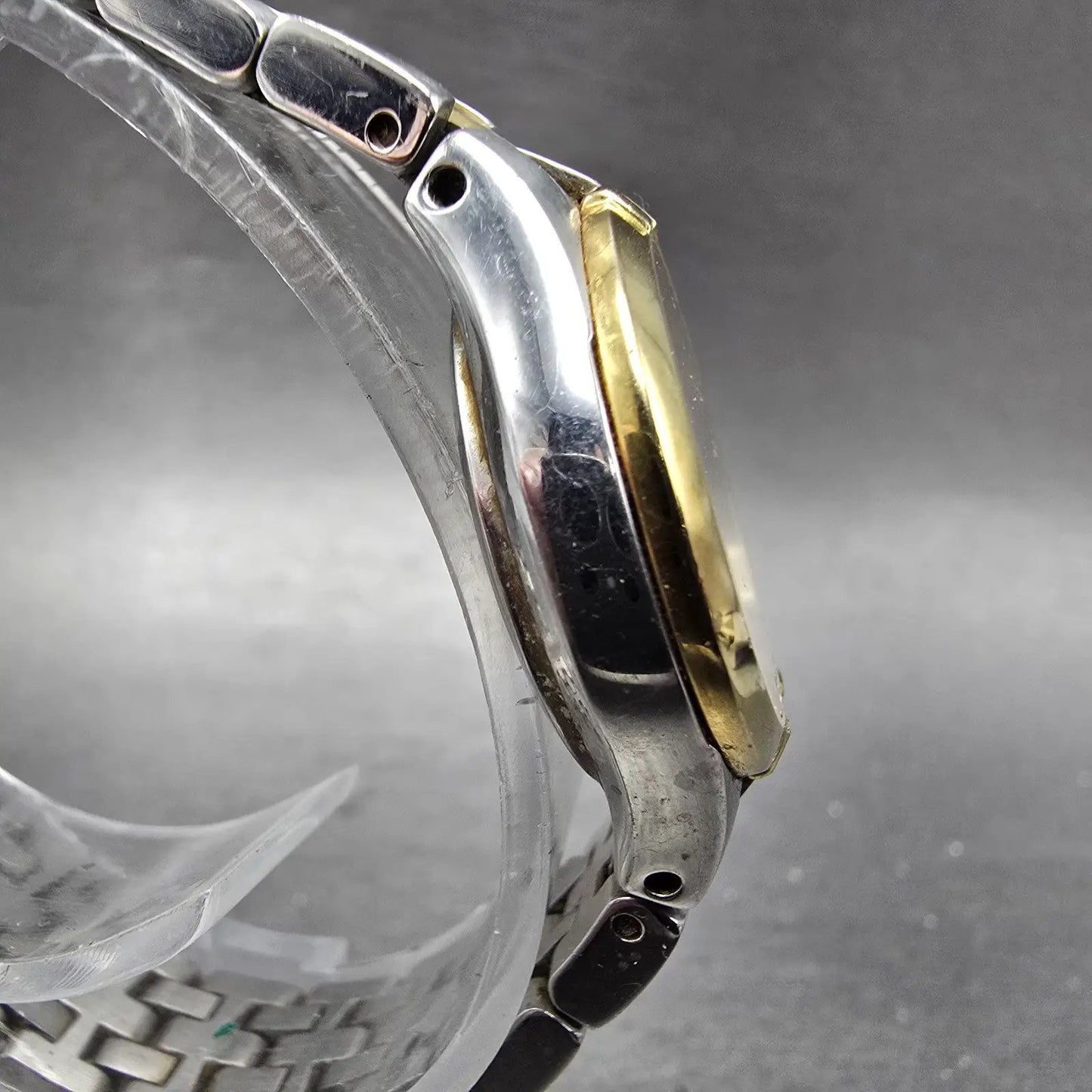 Citizen Eco-Drive Watch Women 26mm White Dial Two Tone Date E011-S049555 Runs HK3