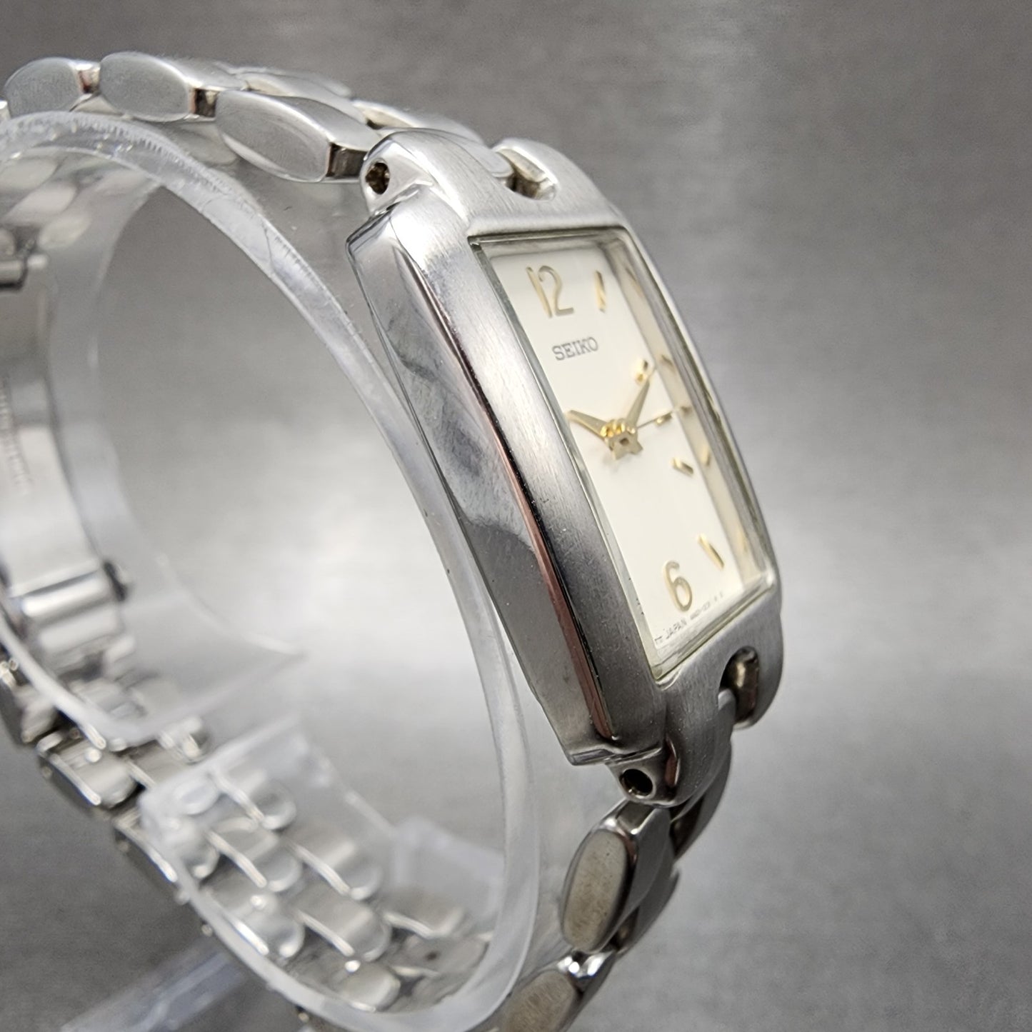 Seiko Vivace Tank Watch Women 19mm White Dial Two Tone 4n015099 New Battery3