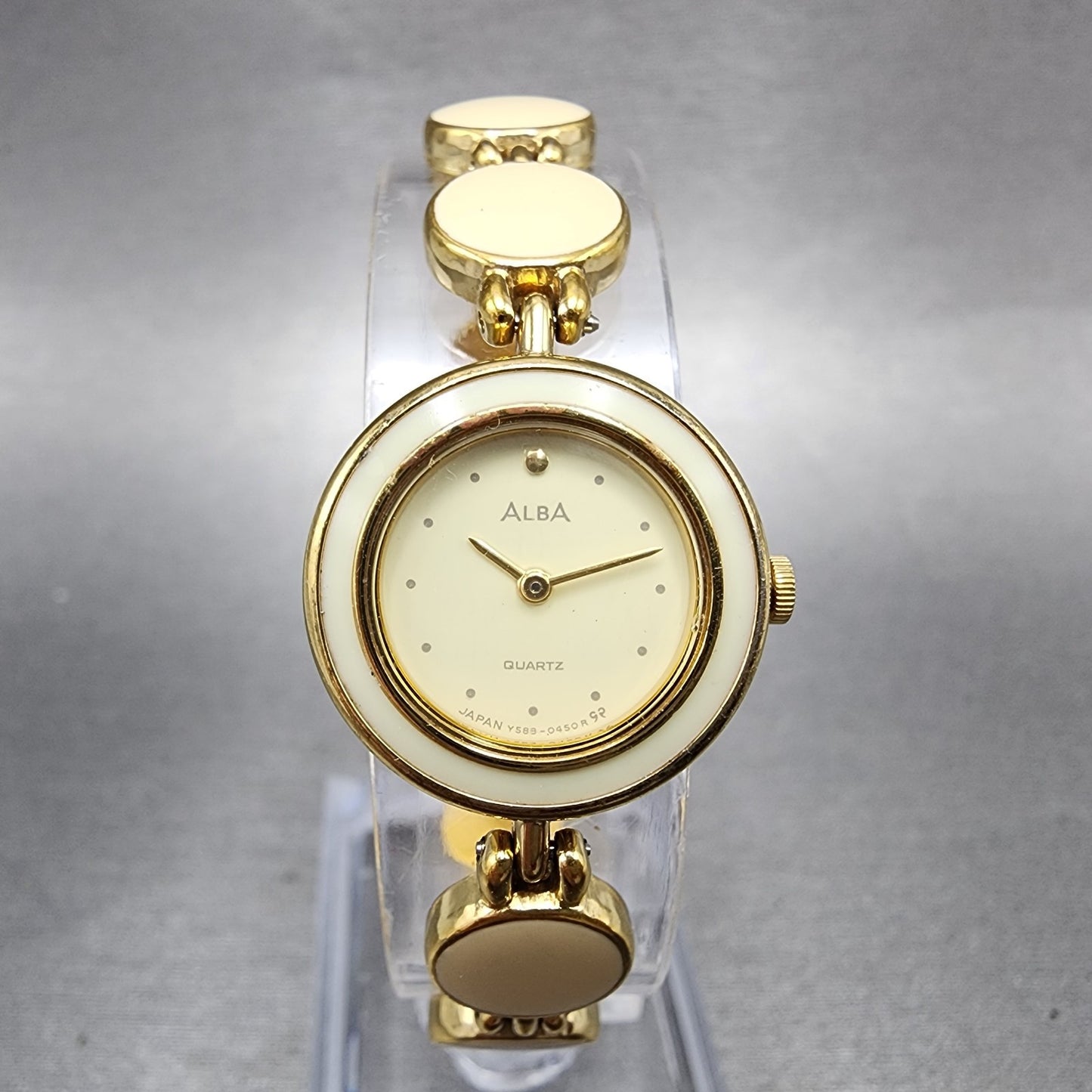 Seiko Alba Watch Women 20mm White Dial Gold Tone Round Y588005b New Battery0