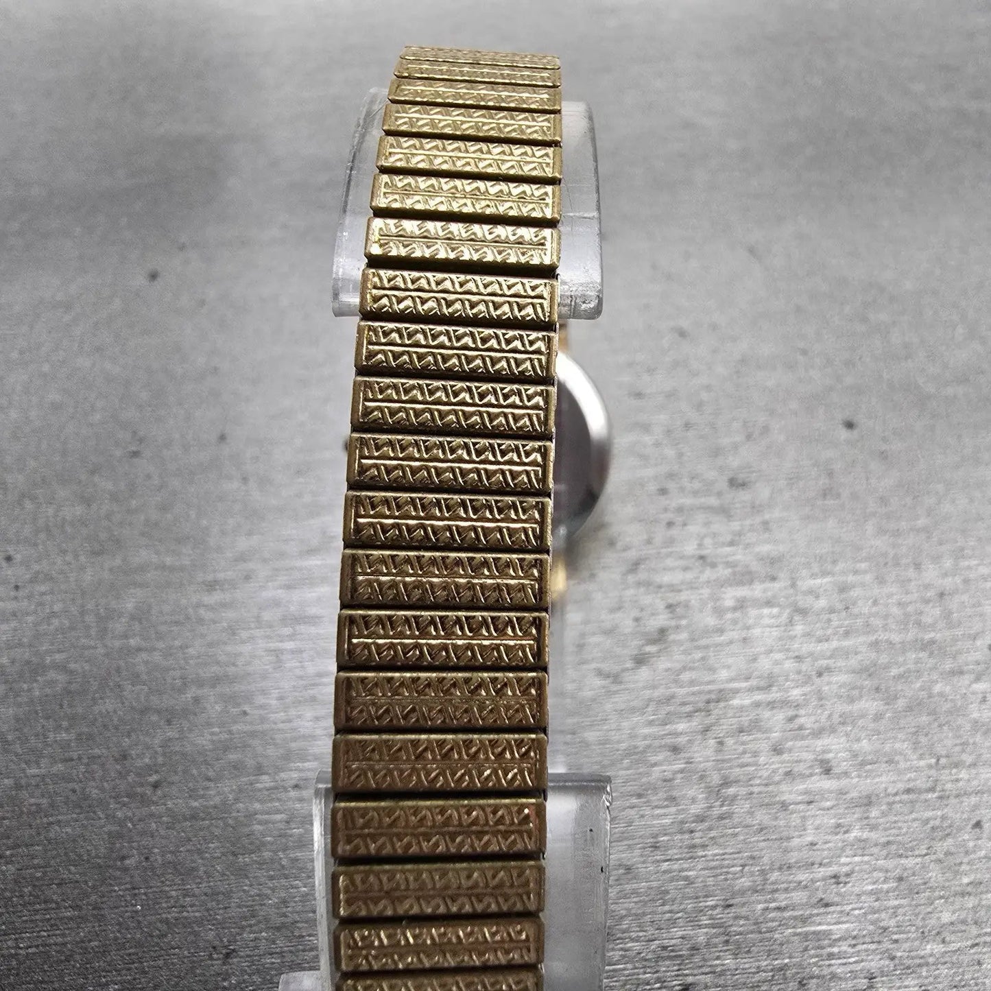 Citizen Watch Women 24mm White Dial Gold Tone Round 5930-K006163 New Battery VTG7