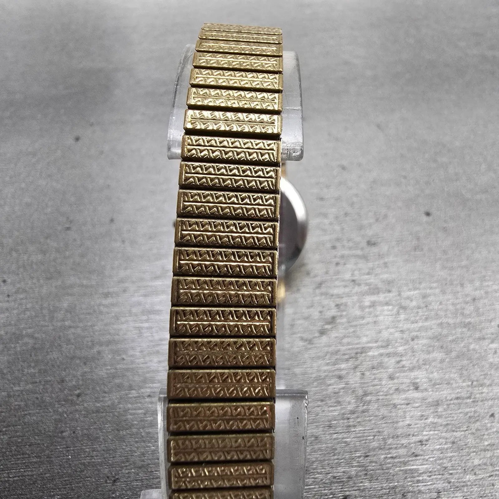 Citizen Watch Women 24mm White Dial Gold Tone Round 5930-K006163 New Battery VTG7