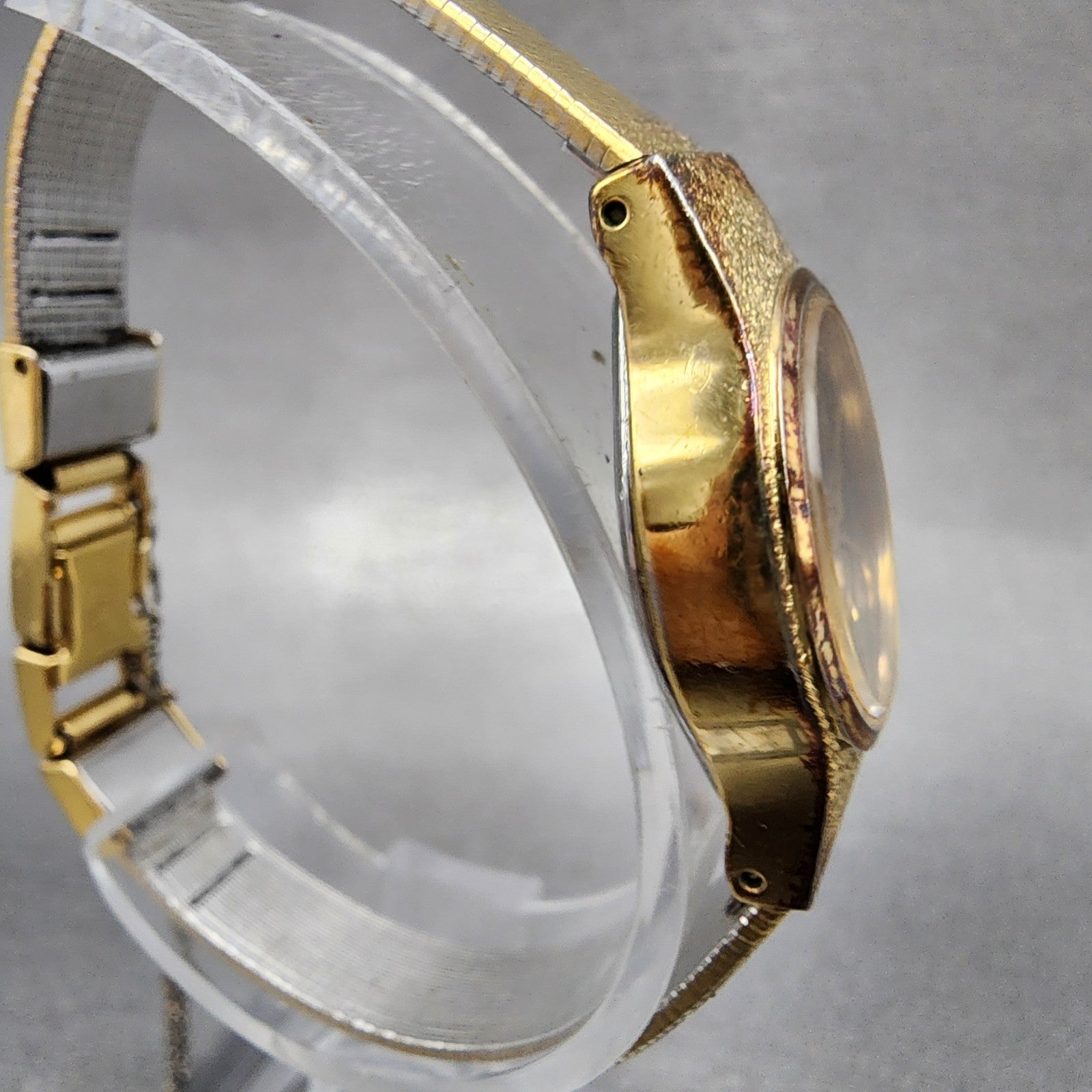 Seiko Watch Women 20mm Black Dial Gold Tone Round 8y210029 New Battery3