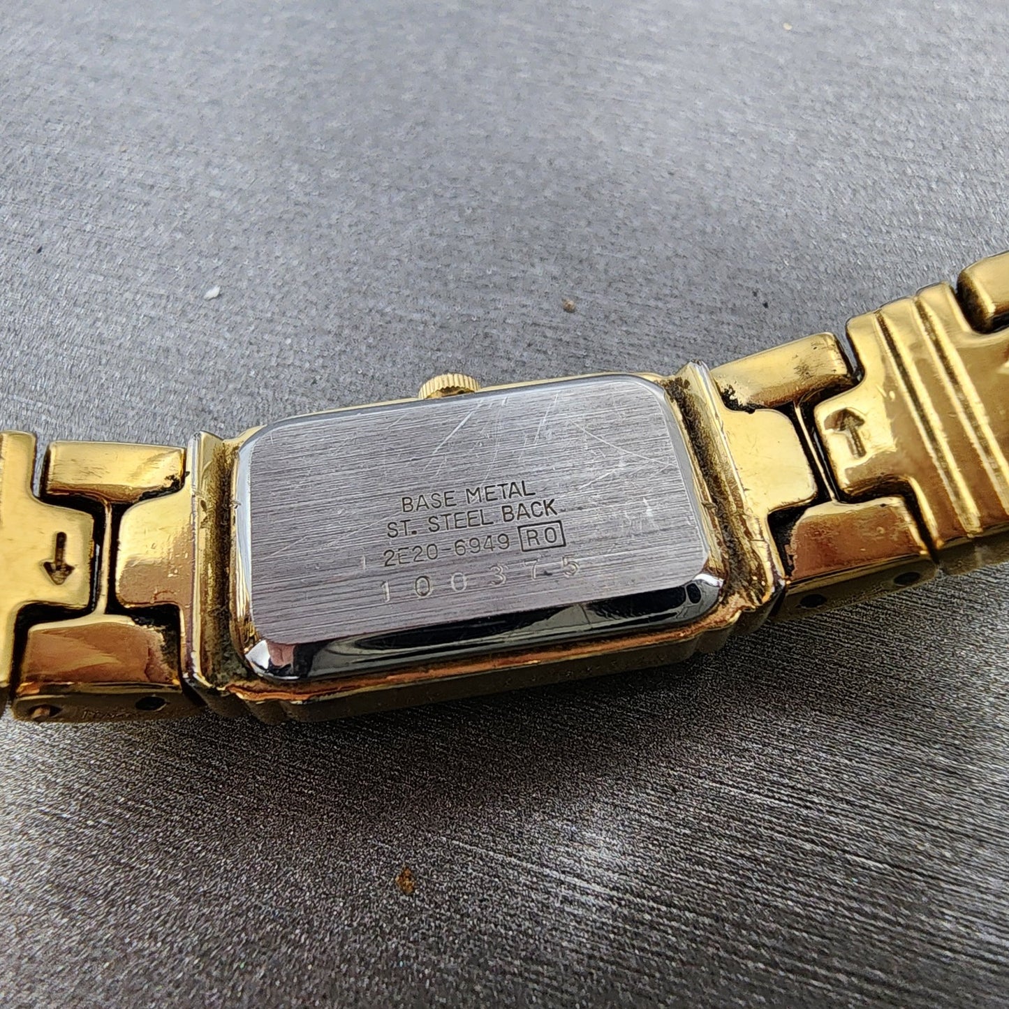 Seiko Tank Watch Women 14mm Gold Dial Gold Tone Rectangle 1E206940 New Battery9