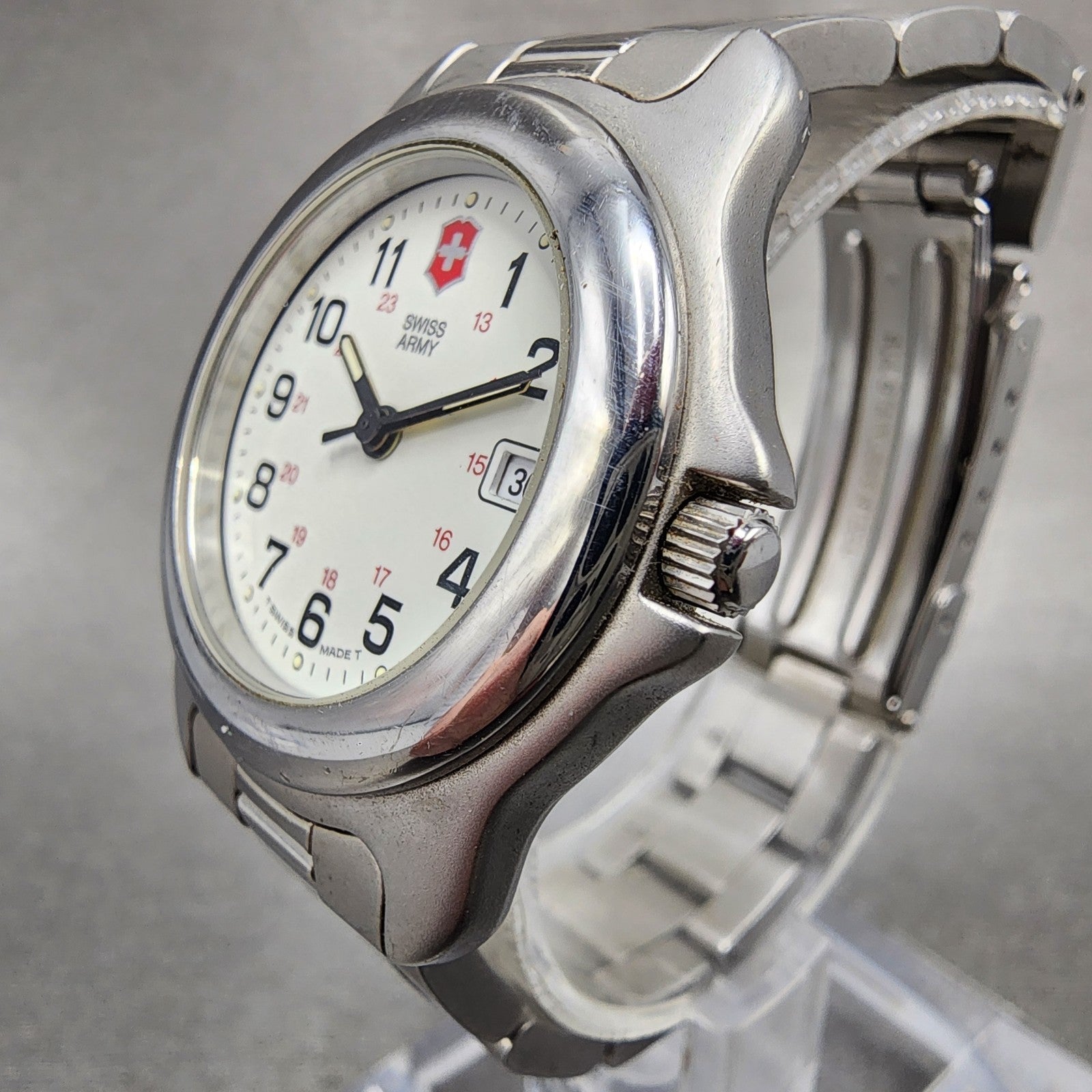 Victorinox Swiss Army Officer Watch Women 30mm White Dial Silver Date Runs D7682