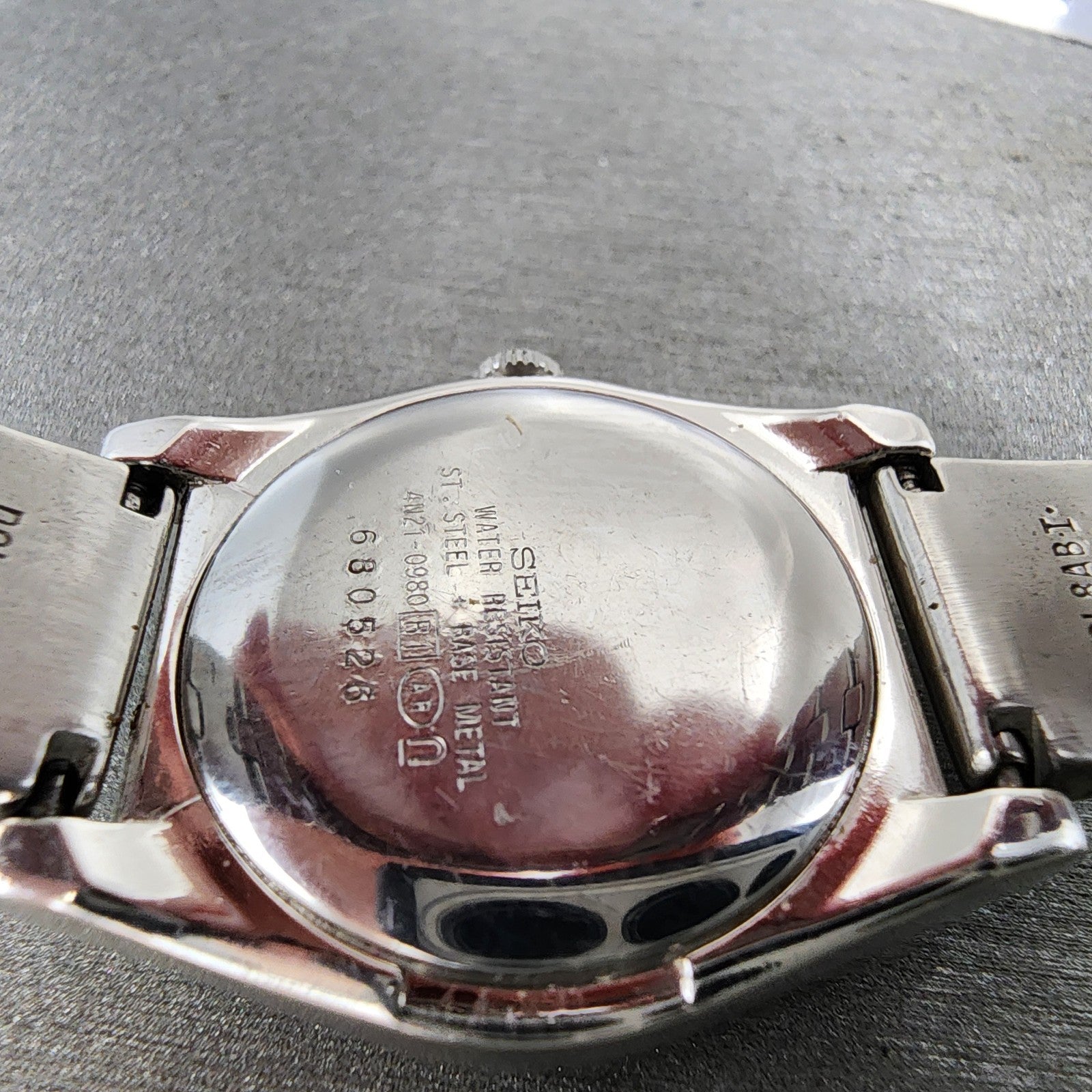 Seiko Lukia Watch Women 25mm White Dial Silver Tone 4n210980 New Battery9