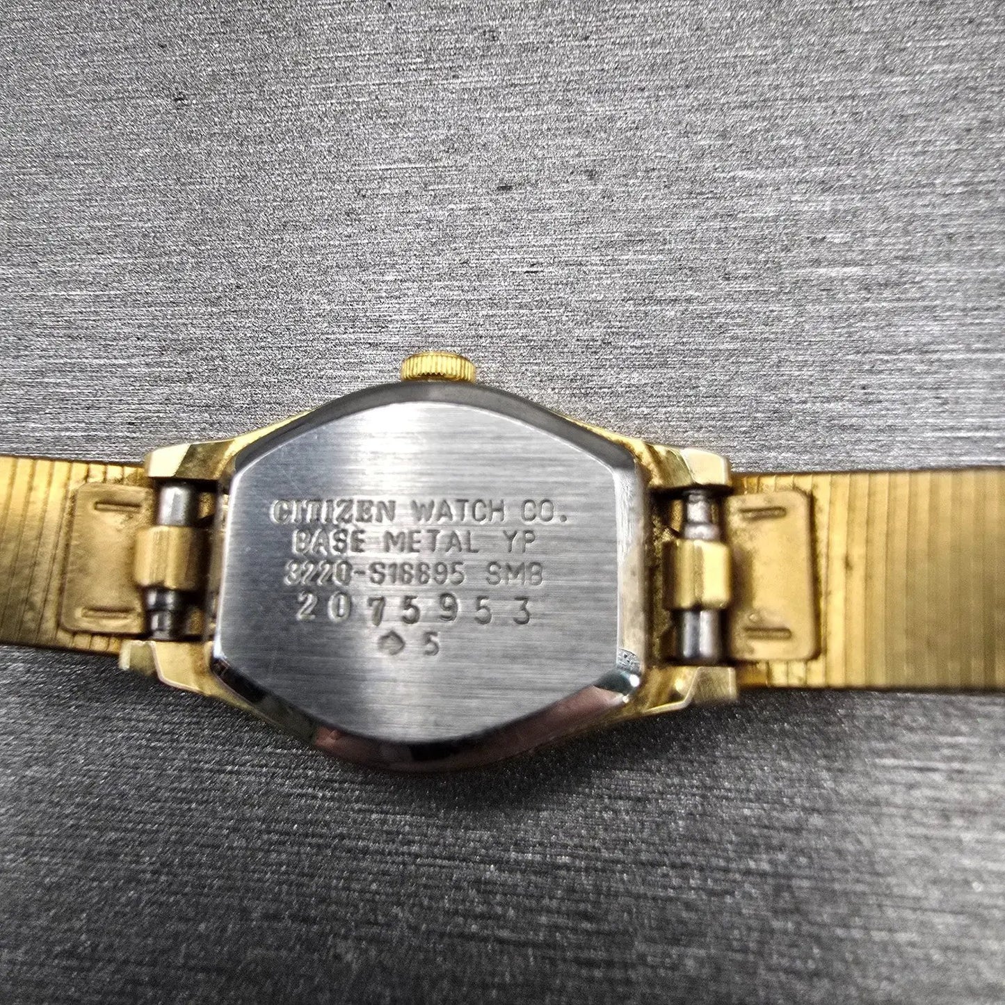 Citizen CQ Watch Women 16mm Champagne Dial Gold Tone Oval 3220-S16695 New Batt10