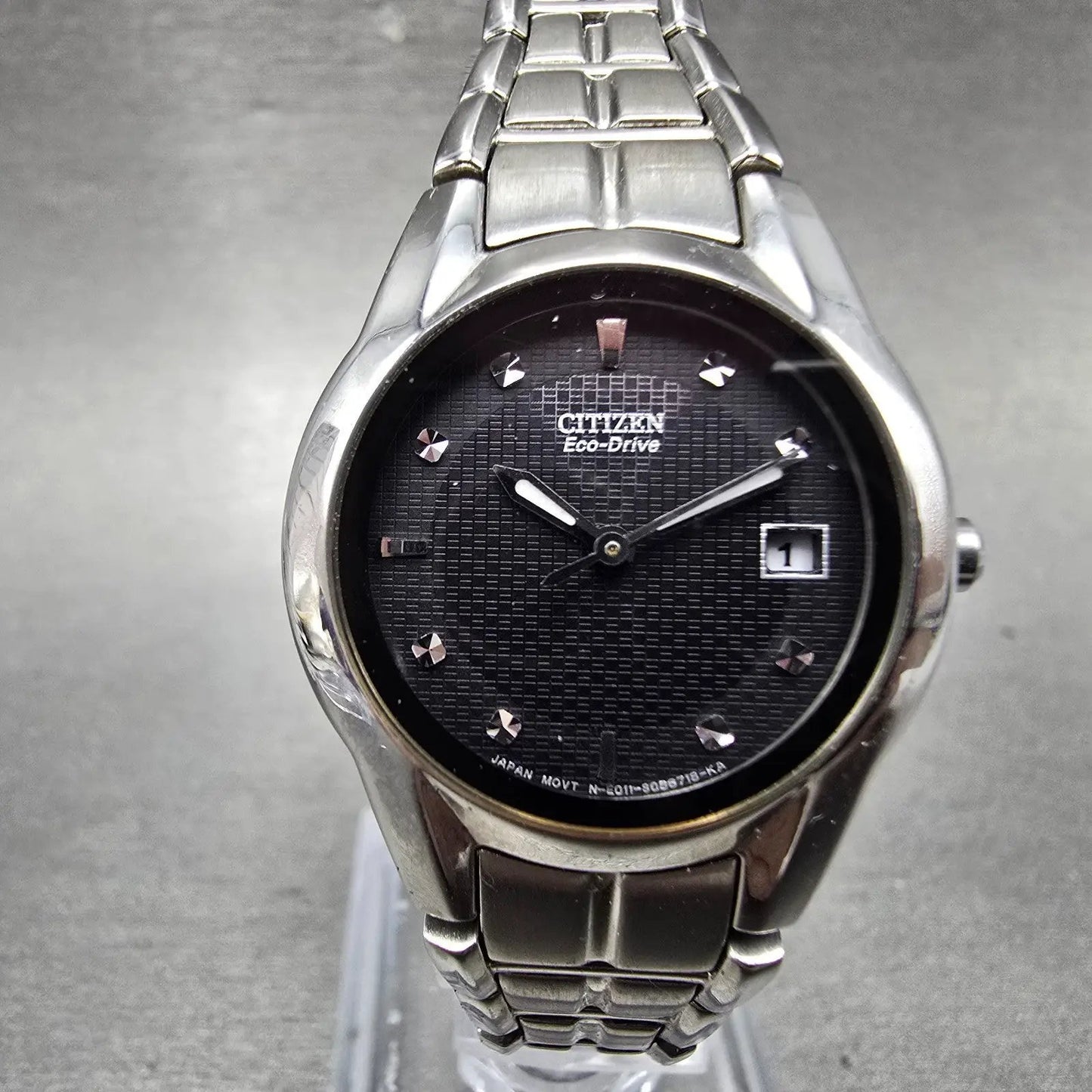 Citizen Eco-Drive Watch Women 26mm Black Dial Silver Tone Date E011-S058503 Runs0