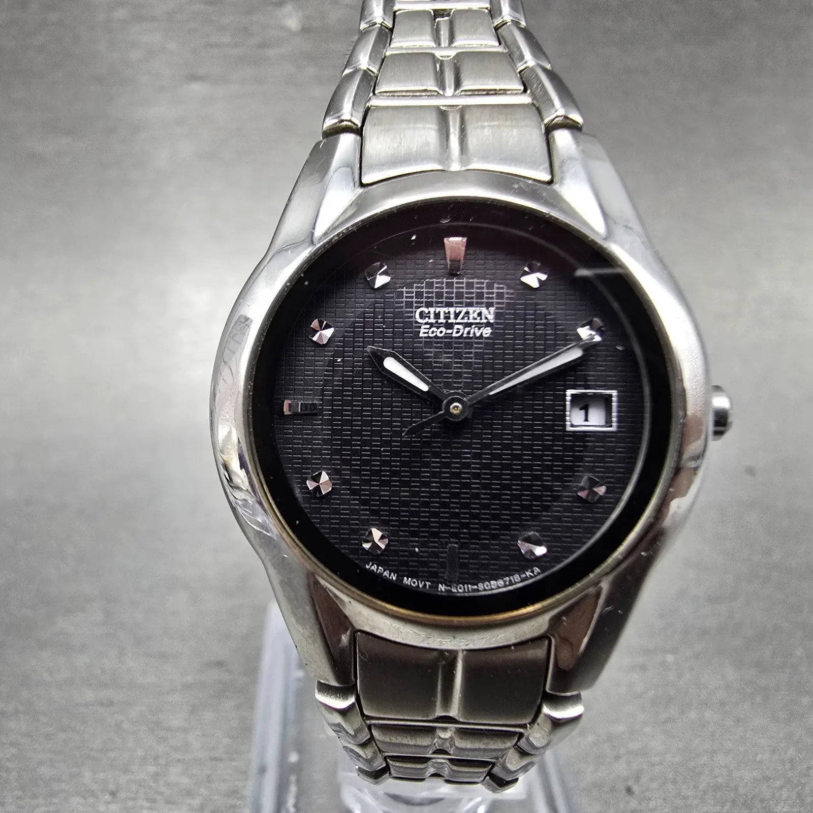Citizen Eco-Drive Watch Women 26mm Black Dial Silver Tone Date E011-S058503 Runs0