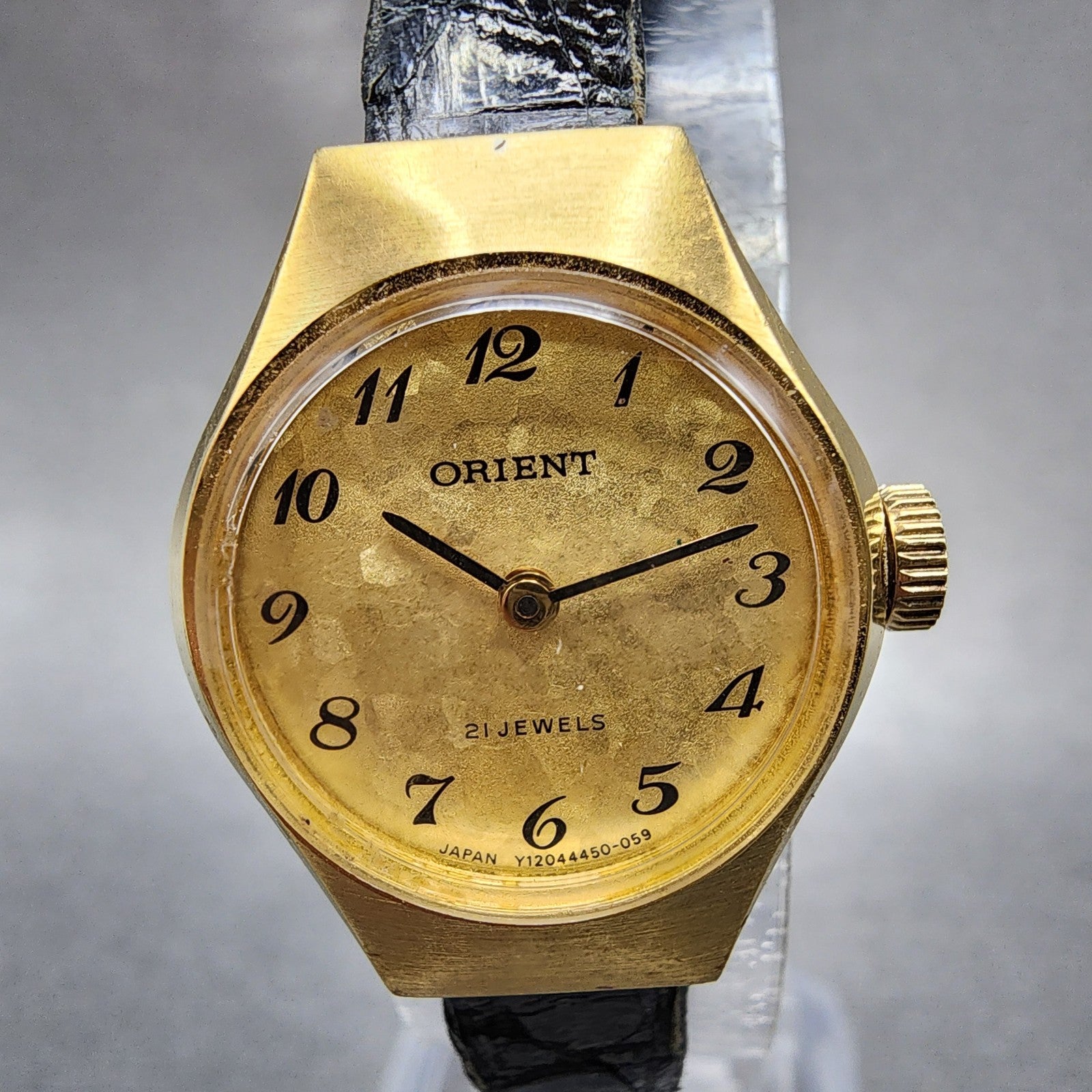 Orient Watch Women 21mm Gold Dial Gold Tone Round Manual Wind Runs Vintage1