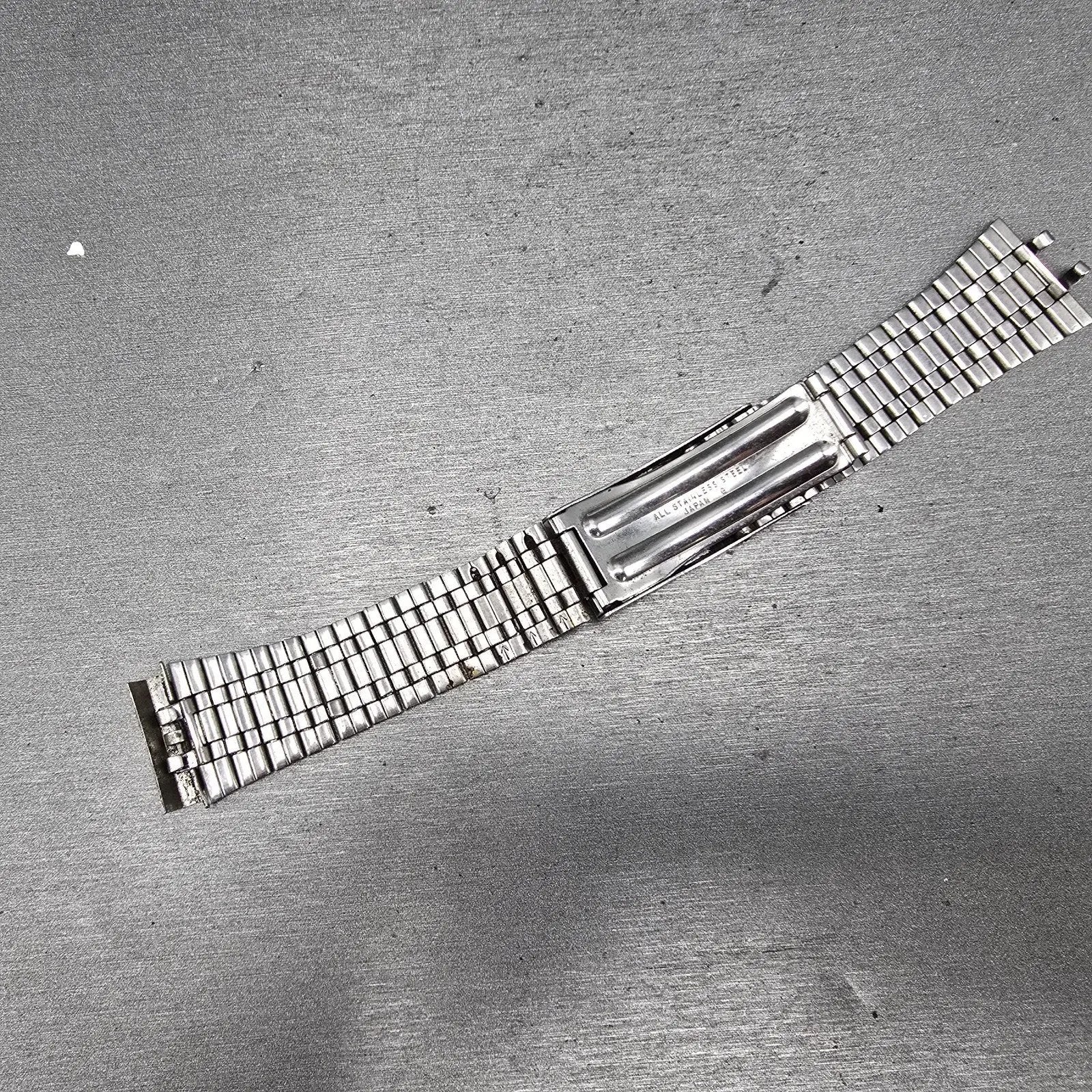 Seiko SQ Bracelet 20mm Stainless Steel Silver Tone Tri Folding Clasp VTG 610508