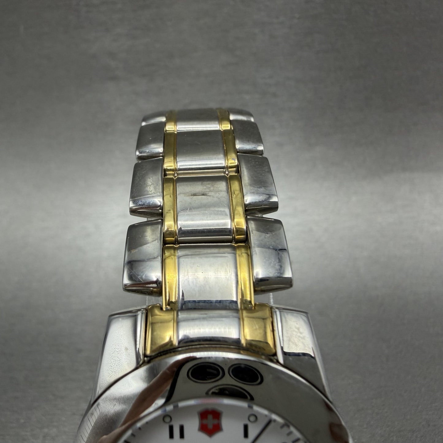 Victorinox Swiss Army Peak Watch Women 30mm White Dial Two Tone Date New Battery4