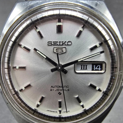 Seiko 5 Automatic Watch Men 37mm Silver Dial Silver Tone Daydate 6119-6410 Runs1