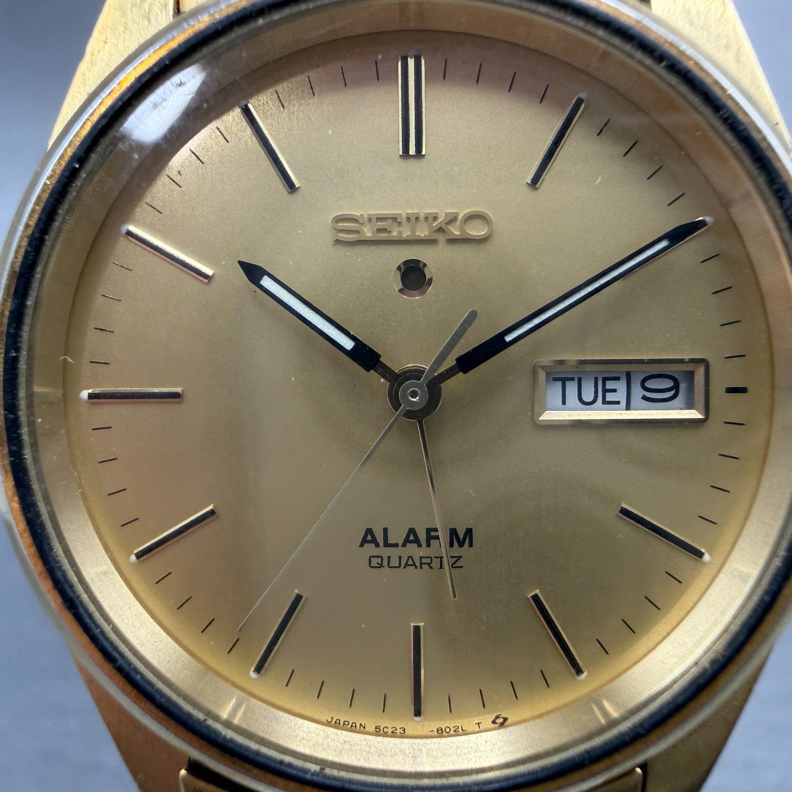 Seiko Alarm Watch Men 34mm Gold Dial Gold Tone Daydate Round 5C23-8009 New Batt21