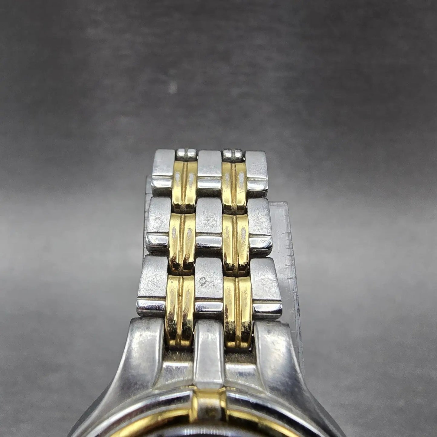 Seiko Solar Watch Women 28mm White Dial Two Tone Date Round V187-0AA0 Runs4