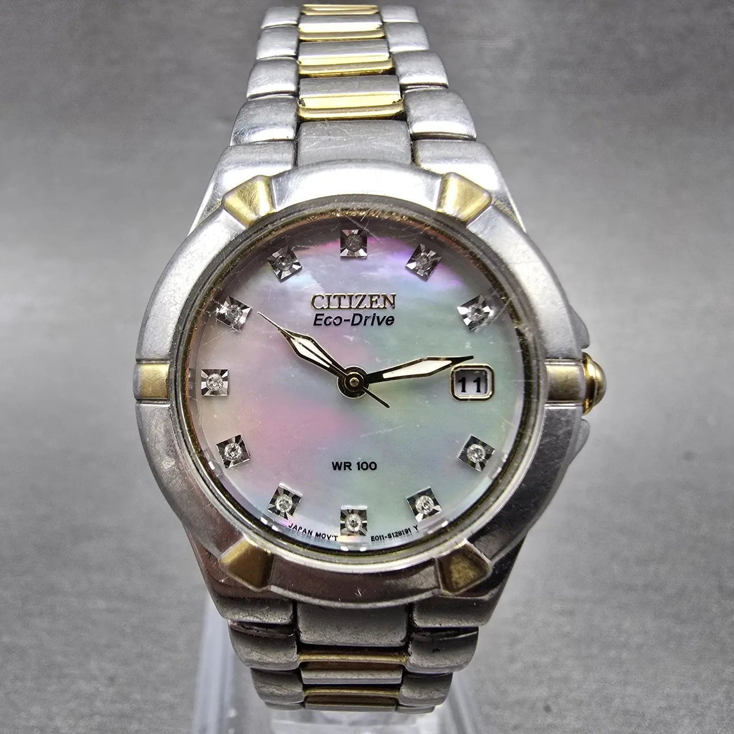 Citizen Eco-Drive Watch Women 26mm MOP Dial Two Tone Date E011-S064881 Runs HJ0