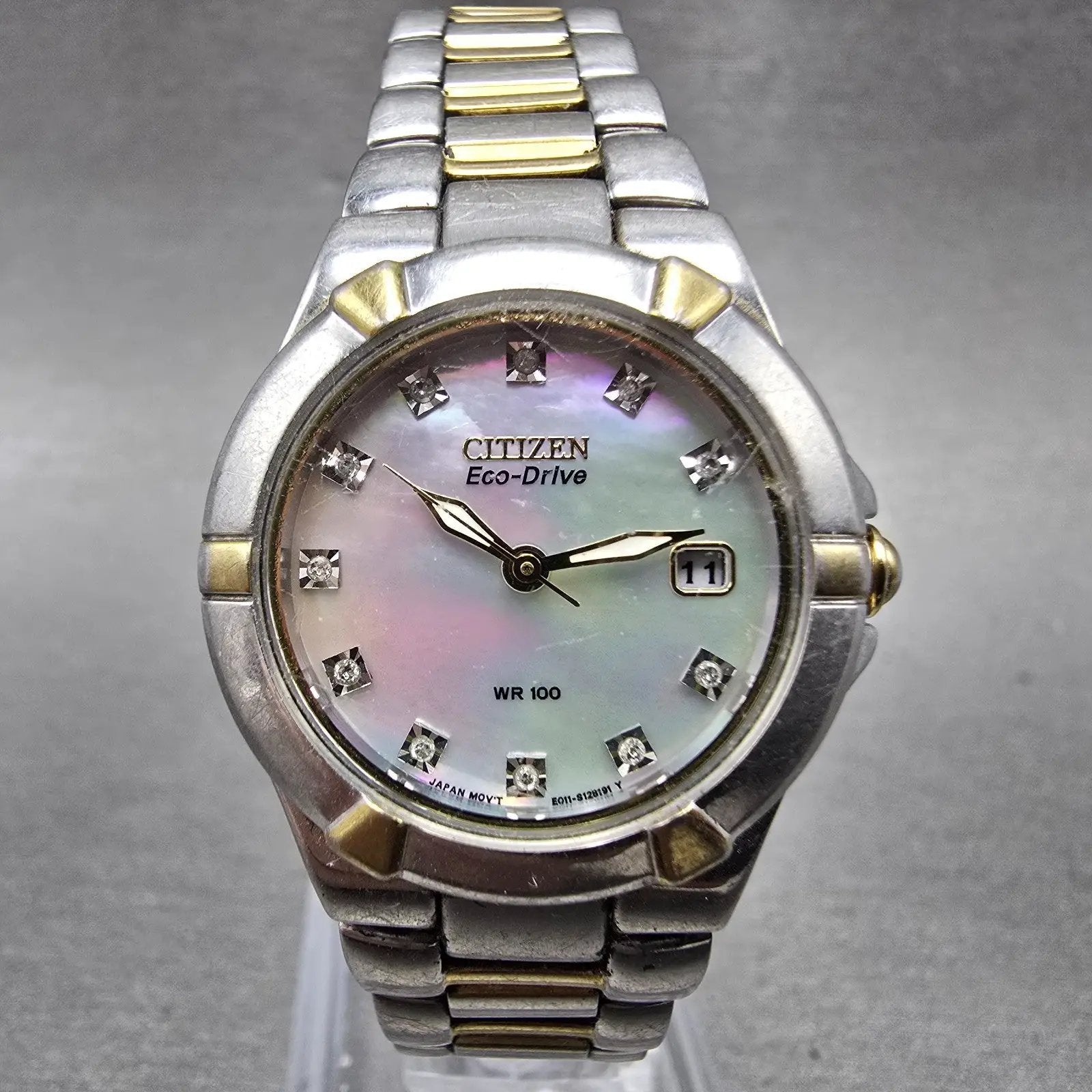 Citizen Eco-Drive Watch Women 26mm MOP Dial Two Tone Date E011-S064881 Runs HJ0