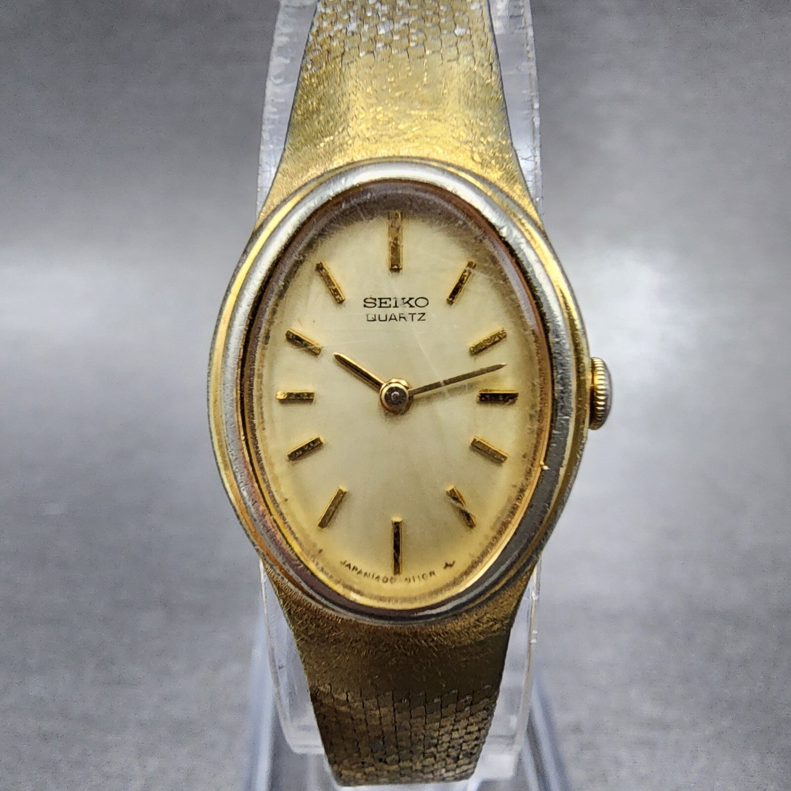 Seiko Watch Women 17mm Champagne Dial Gold Tone Oval 14005089 New Battery0