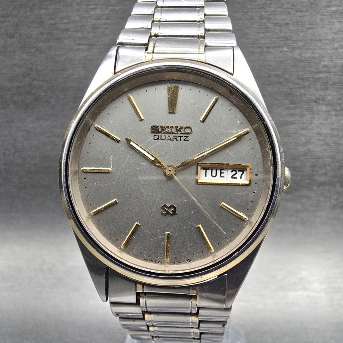 Seiko SQ Mens Watch 34mm Silver Dial Two Tone Daydate Round 8123-8009 New Batt0