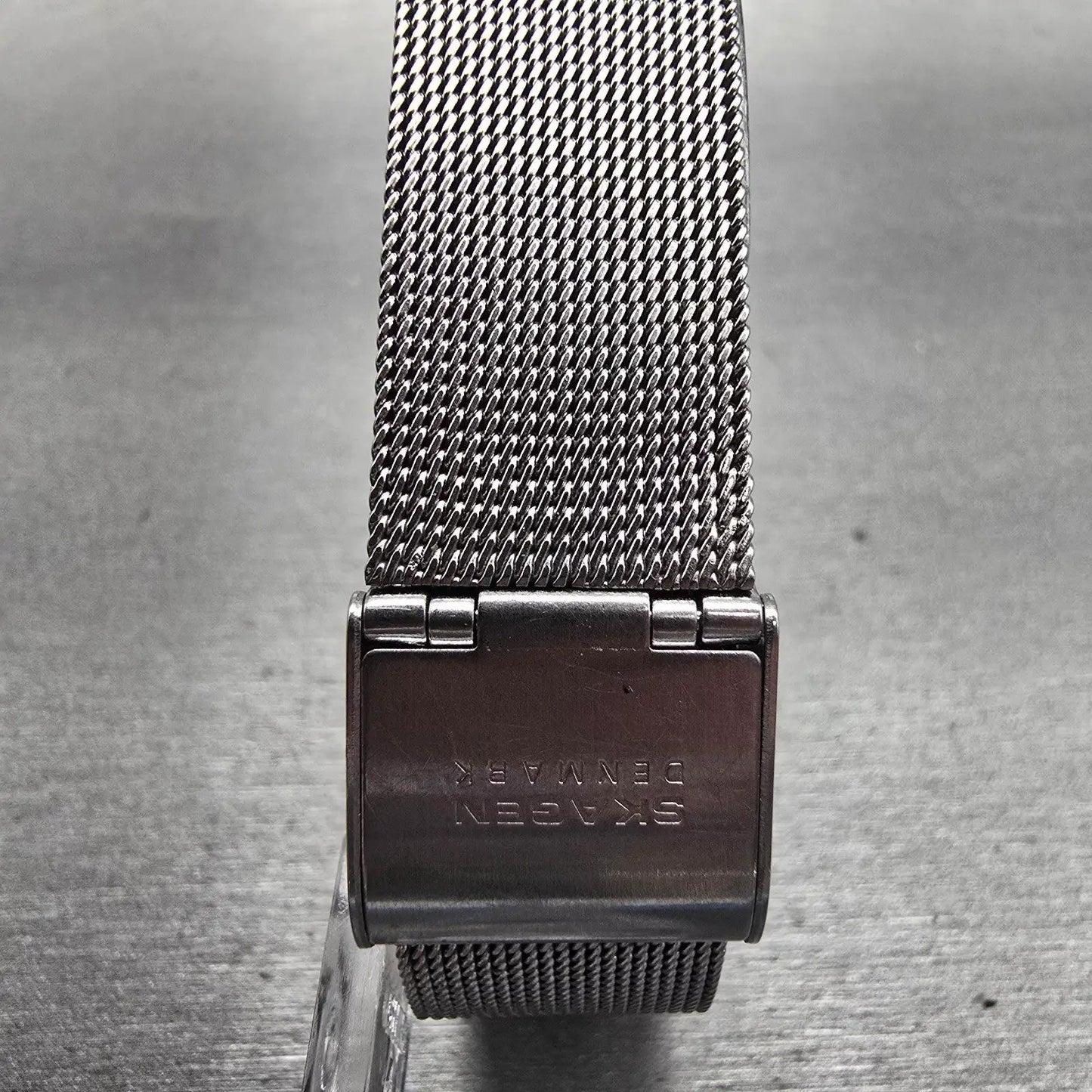 Skagen Denmark Watch Men 22mm White Dial Silver Tone Rectangle 1USS New Battery7