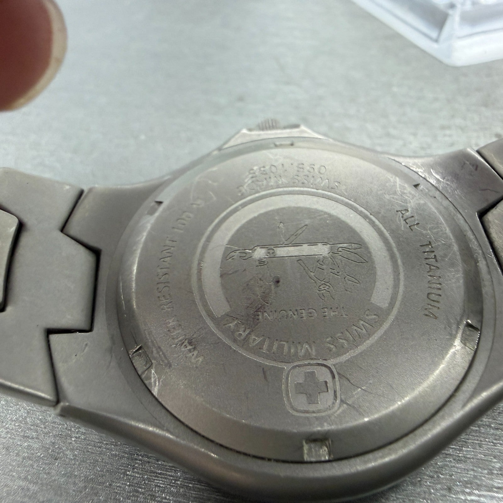 Swiss Military Dive Watch Men 40mm Black Dial Titanium Date 095.1035 Round PARTS10
