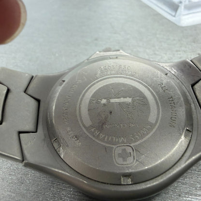 Swiss Military Dive Watch Men 40mm Black Dial Titanium Date 095.1035 Round PARTS10