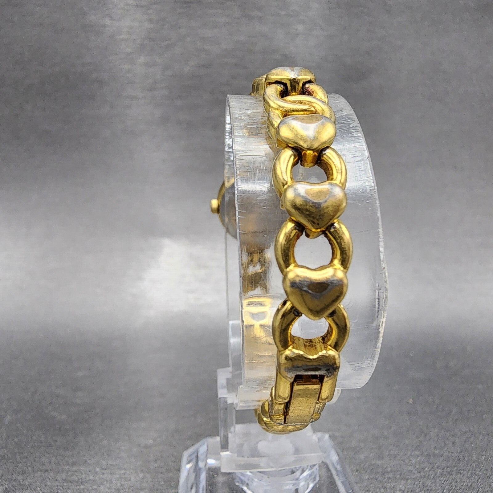 Bulova Heart Watch Women 18mm White Dial Gold Tone Round 97T41 New Battery7