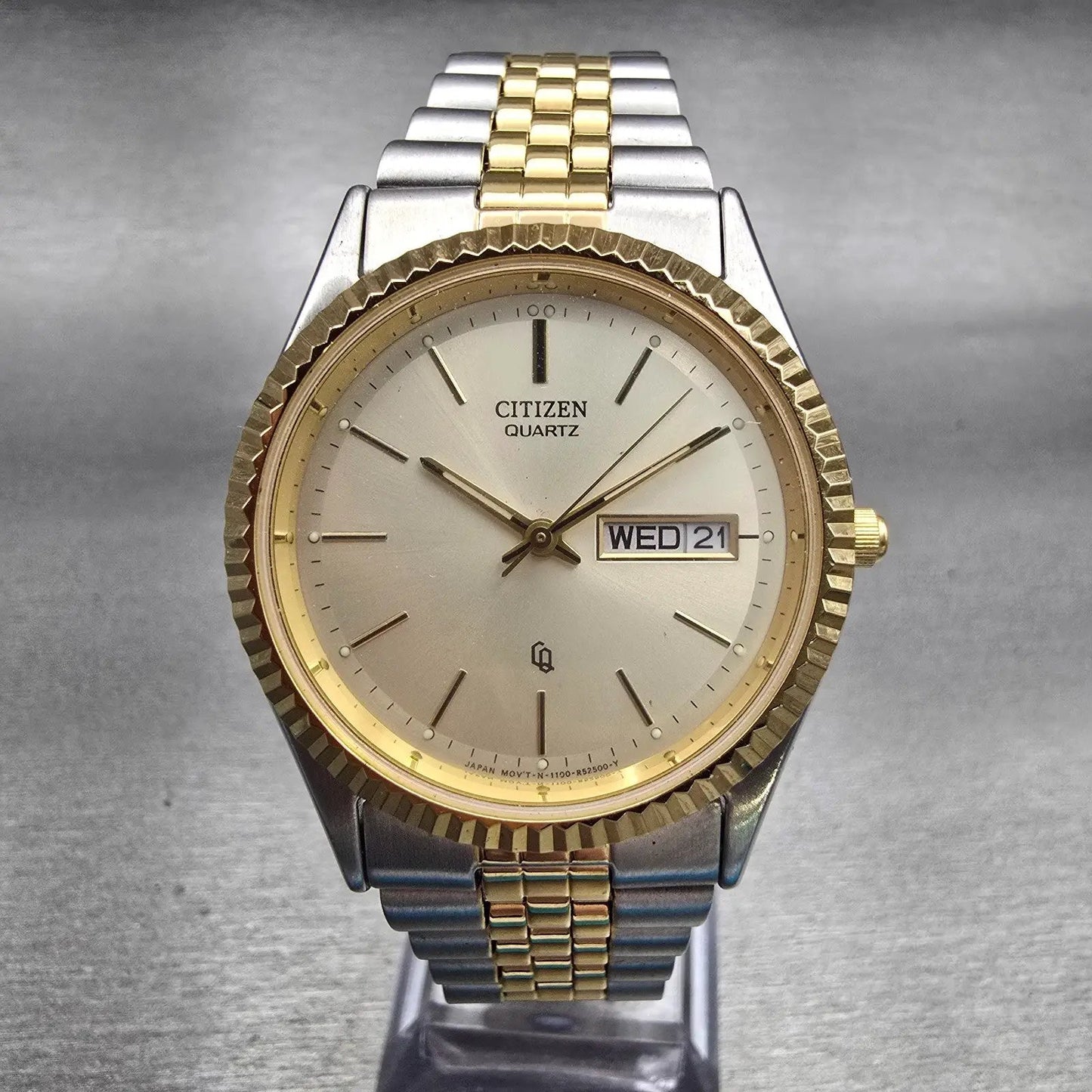 Citizen CQ Watch Men 35mm Champagne Dial Two Tone Daydate 1100-R12535 New Batt0