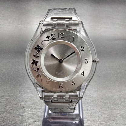 Swatch Skin CLIMBER FLOWERY Watch Women Silver Dial Clear Case SFK300G New Batt0