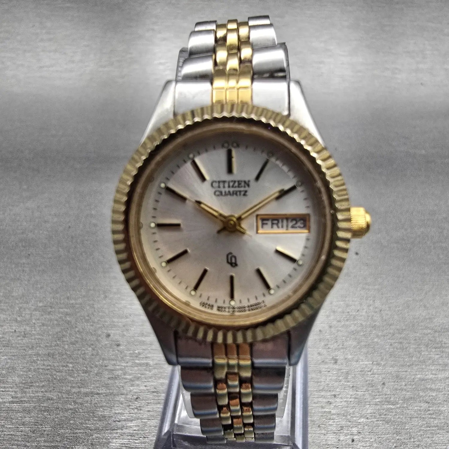 Citizen CQ Watch Women 25mm Silver Dial Two Tone Daydate 1002-R15119 New Battery0