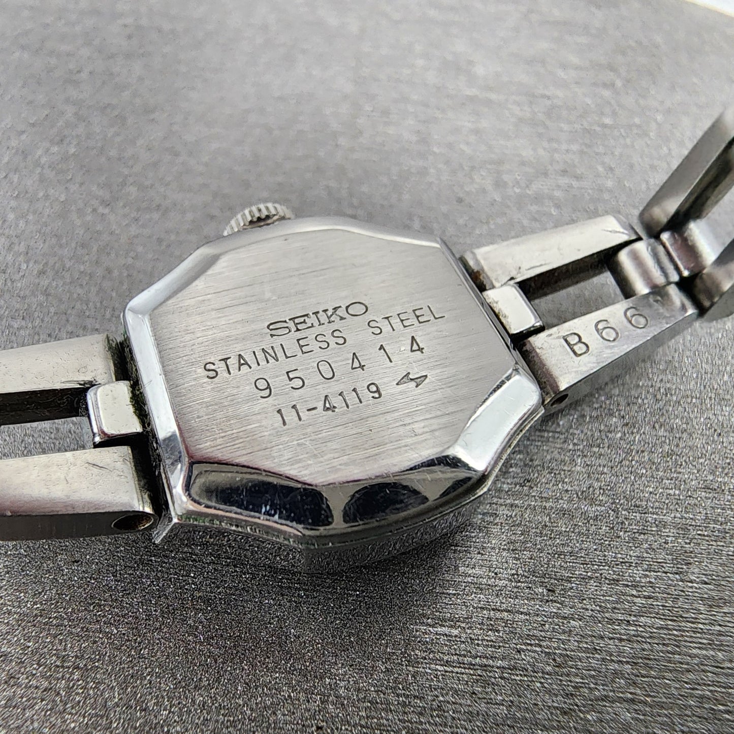 Seiko Watch Women 18mm Red Dial Stainless Steel Rectangle Manual Wind Runs VTG8