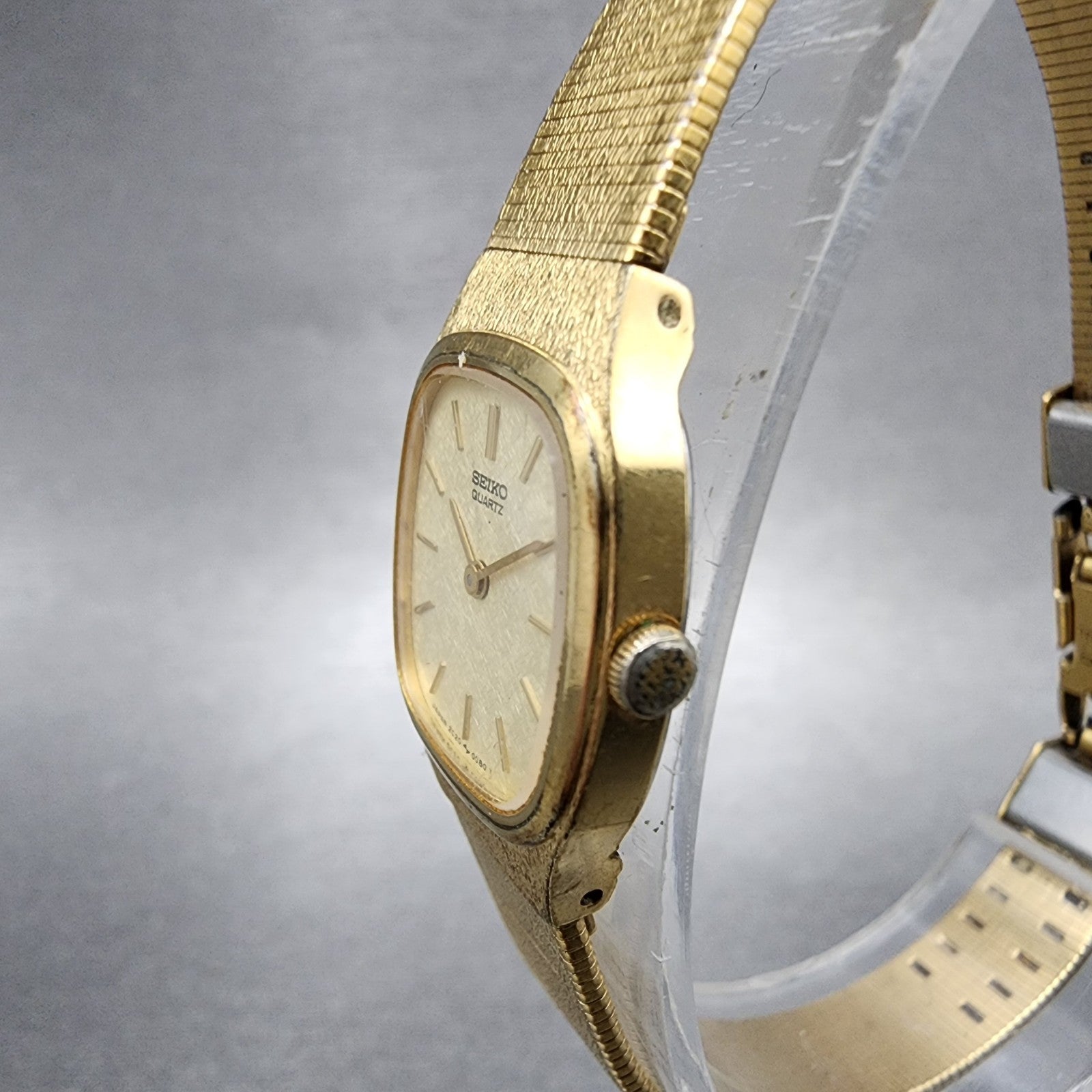 Seiko Watch Women 18mm Champagne dial Gold Tone Rectangle 2c205029 New Battery2