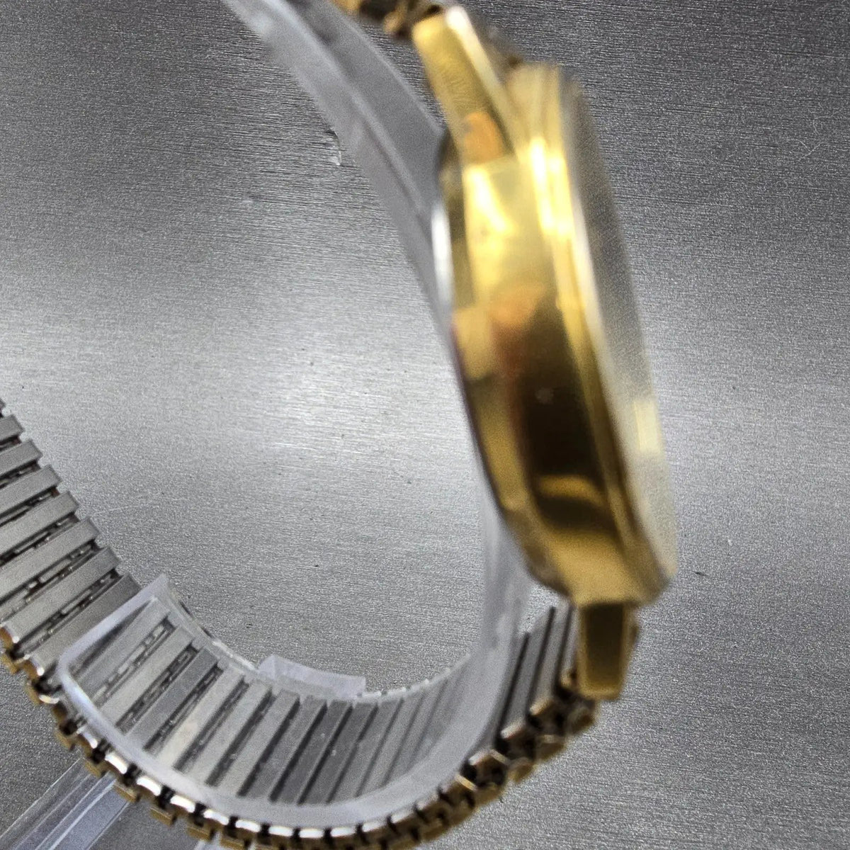 Armitron Day Night Watch Men 32mm Gold Dial Gold Tone Date Round READ!! New Batt3