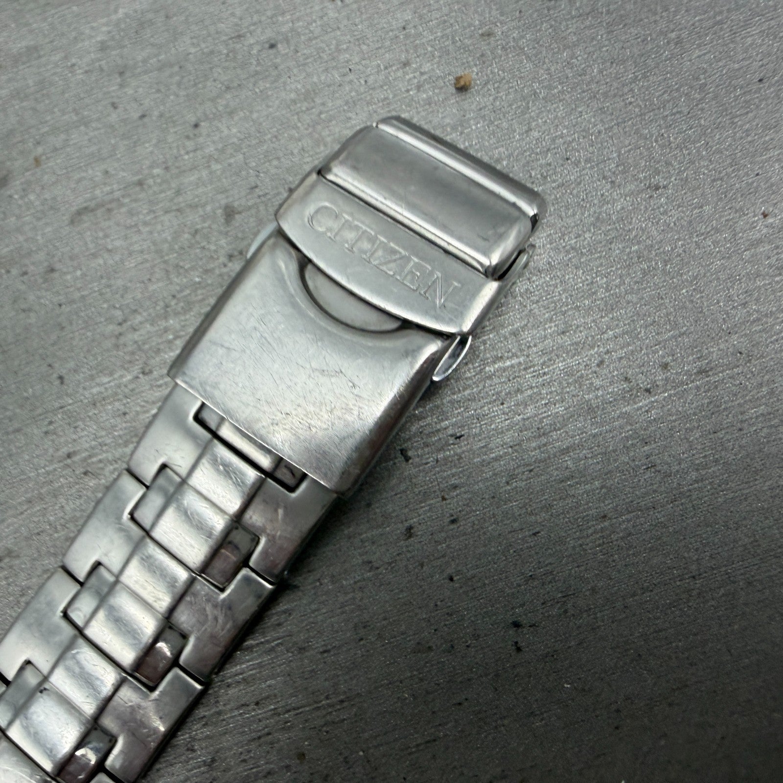 Citizen Eco-Drive Watch Men 40mm Black Dial Silver Tone Date E110-K000432 PARTS17