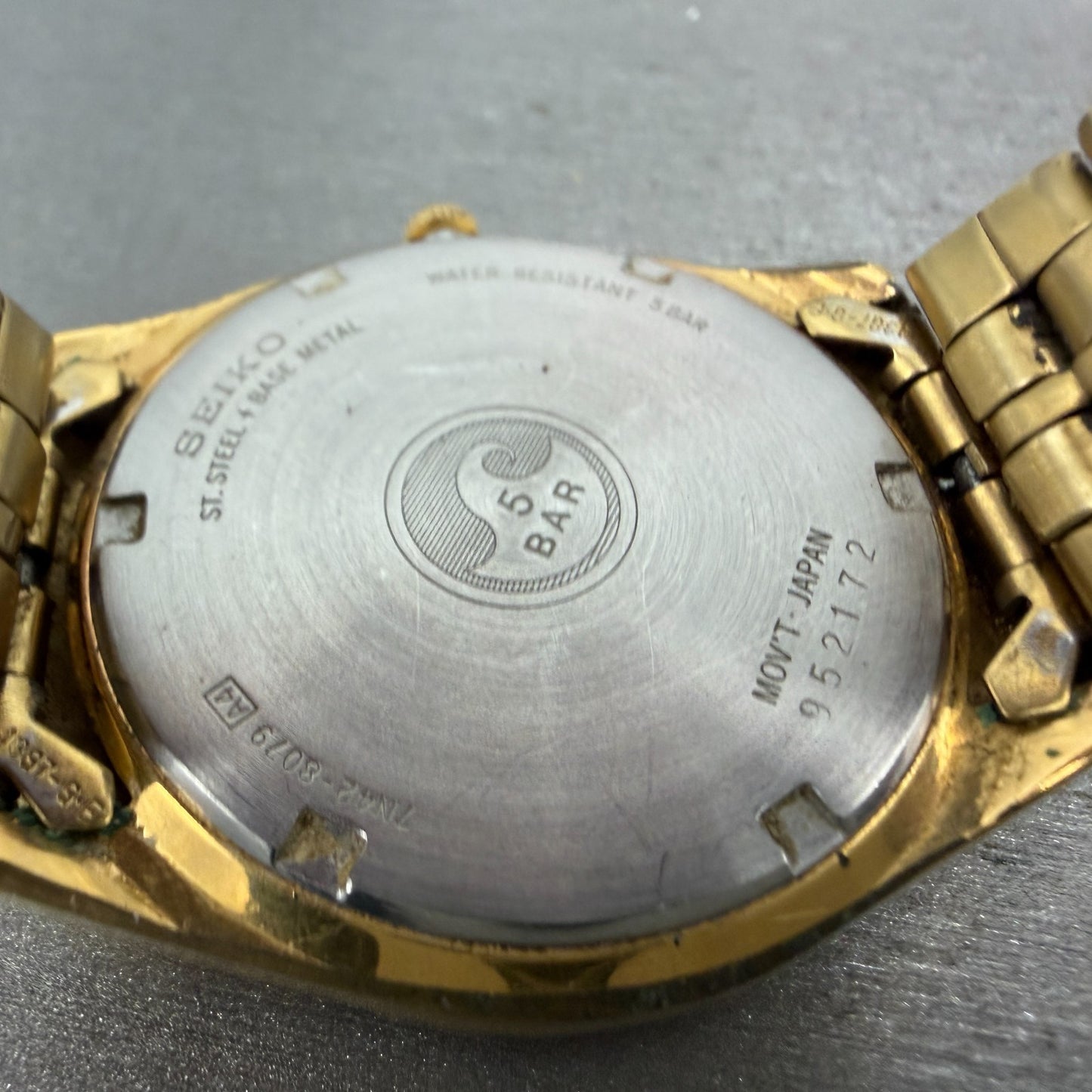 Seiko Sports 50 Watch Men 37mm Silver Dial Gold Tone Date 7N42-8079 New Battery79