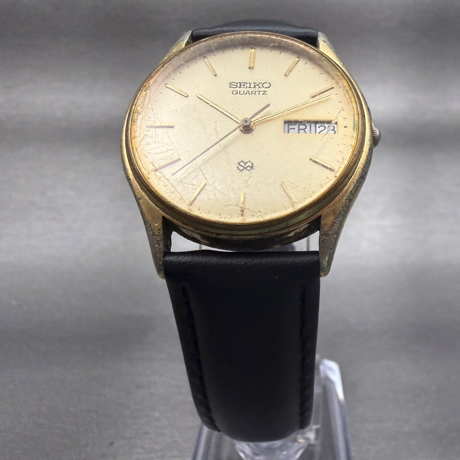 Seiko SQ Watch Men 32mm Champagne Dial Gold Tone Daydate Round 8223-70S9 New Bat5