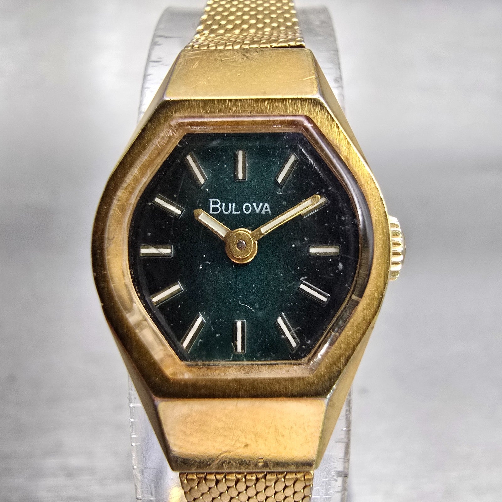 Bulova Watch Women 17mm Green Dial Gold Tone Oval Manual Wind Runs Vintage0