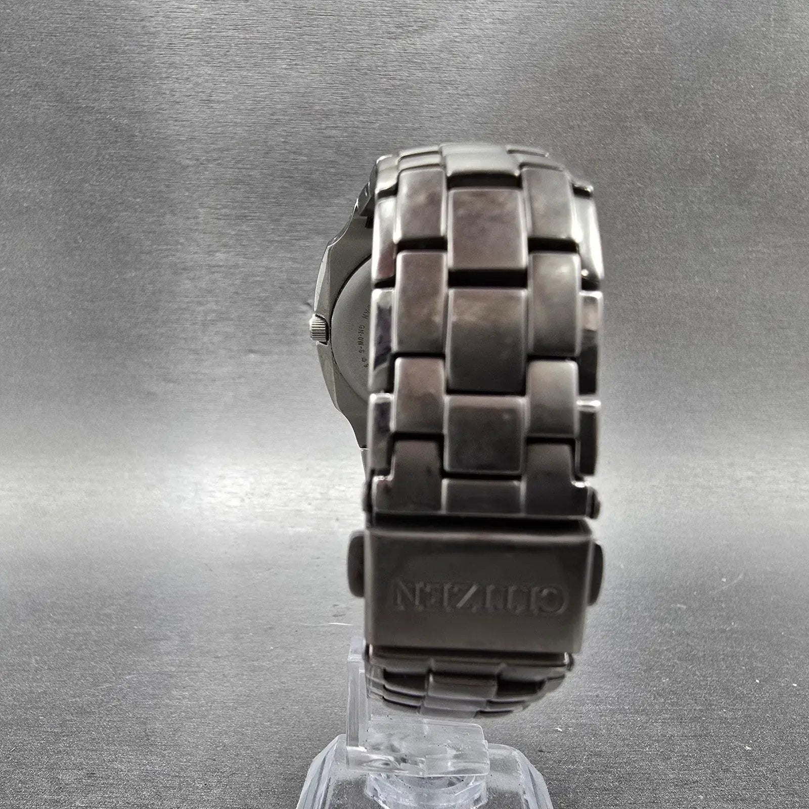 Citizen Eco-Drive Watch Men 38mm Black Dial Titanium Date E111-S049610 Runs EWR9