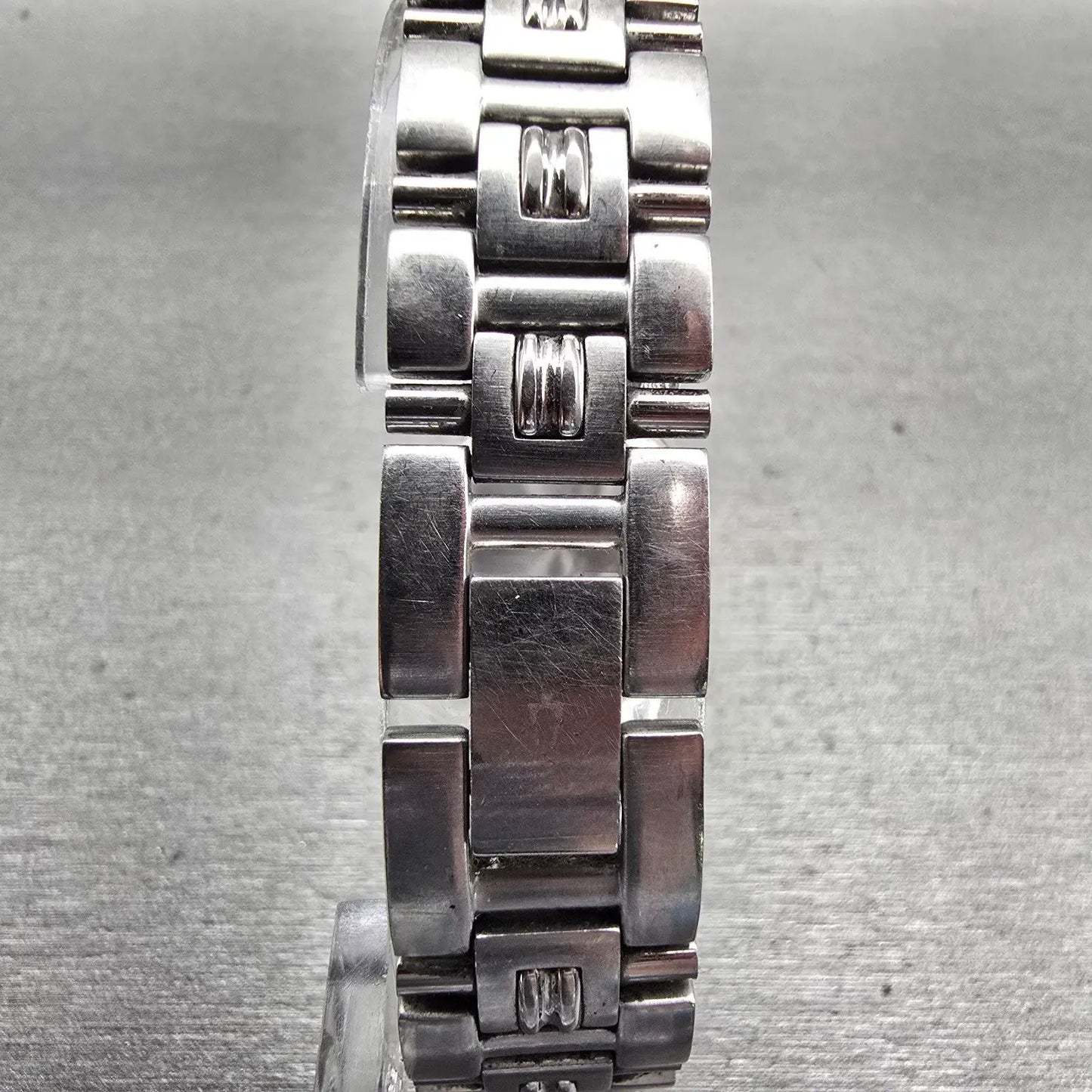 Bulova Watch Women 25mm White Dial Silver Tone Date Gemmed 96R04 New Battery7