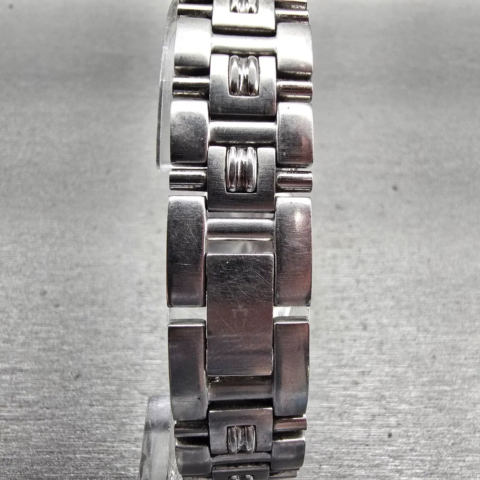 Bulova Watch Women 25mm White Dial Silver Tone Date Gemmed 96R04 New Battery7