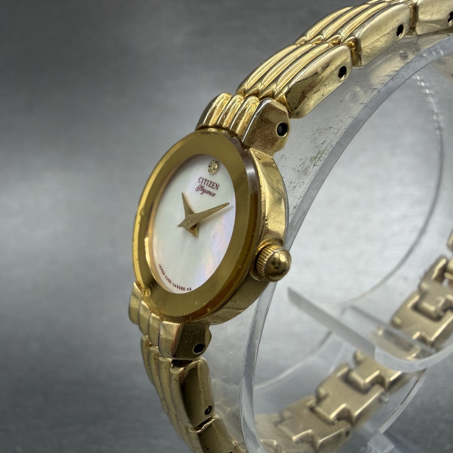 Citizen Elegance Watch Women 17mm MOP Dial Gold Tone Round Bangle New Battery2