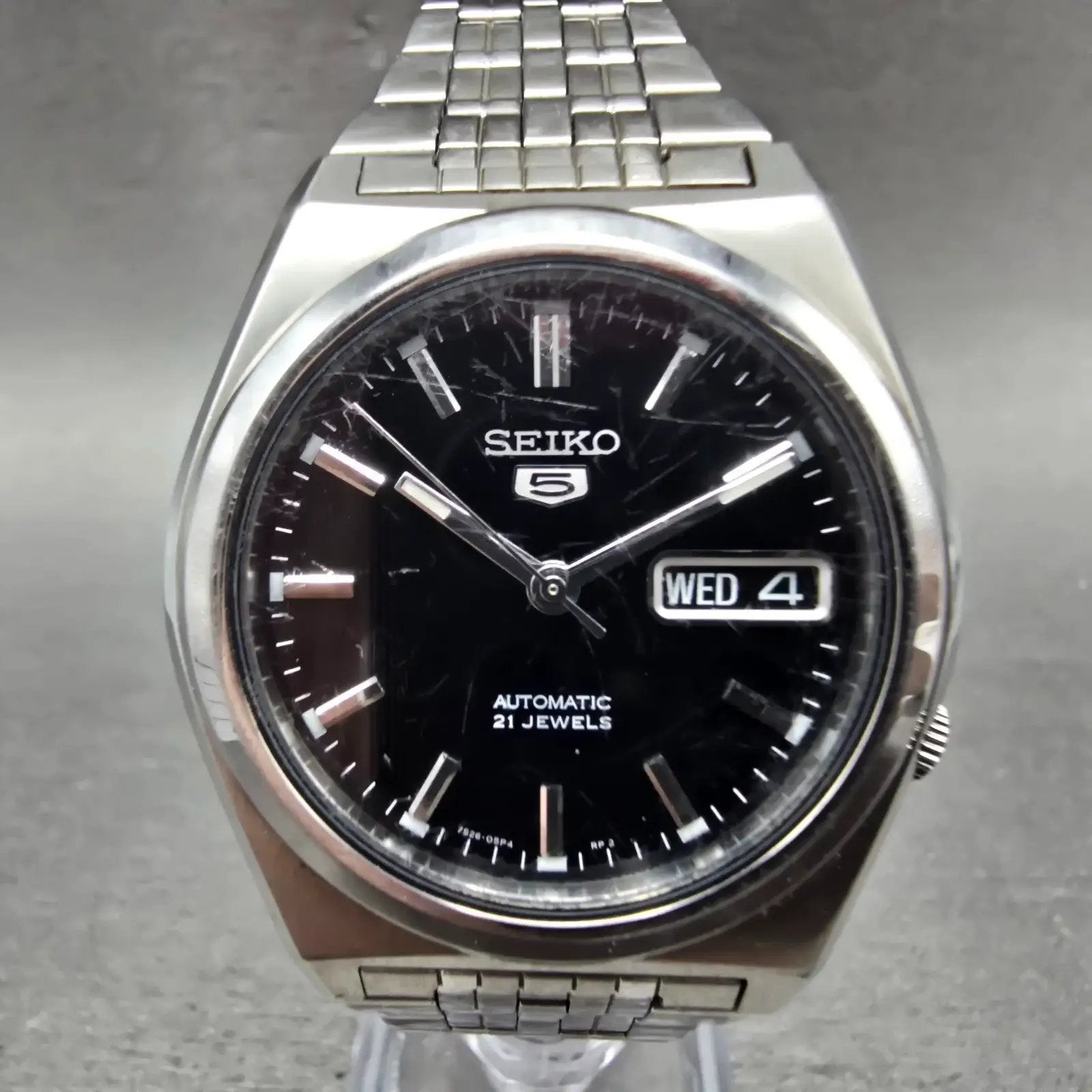 Seiko 5 Automatic Watch Men 37mm Black Dial Silver Tone Daydate 7S26-02E0 Runs0
