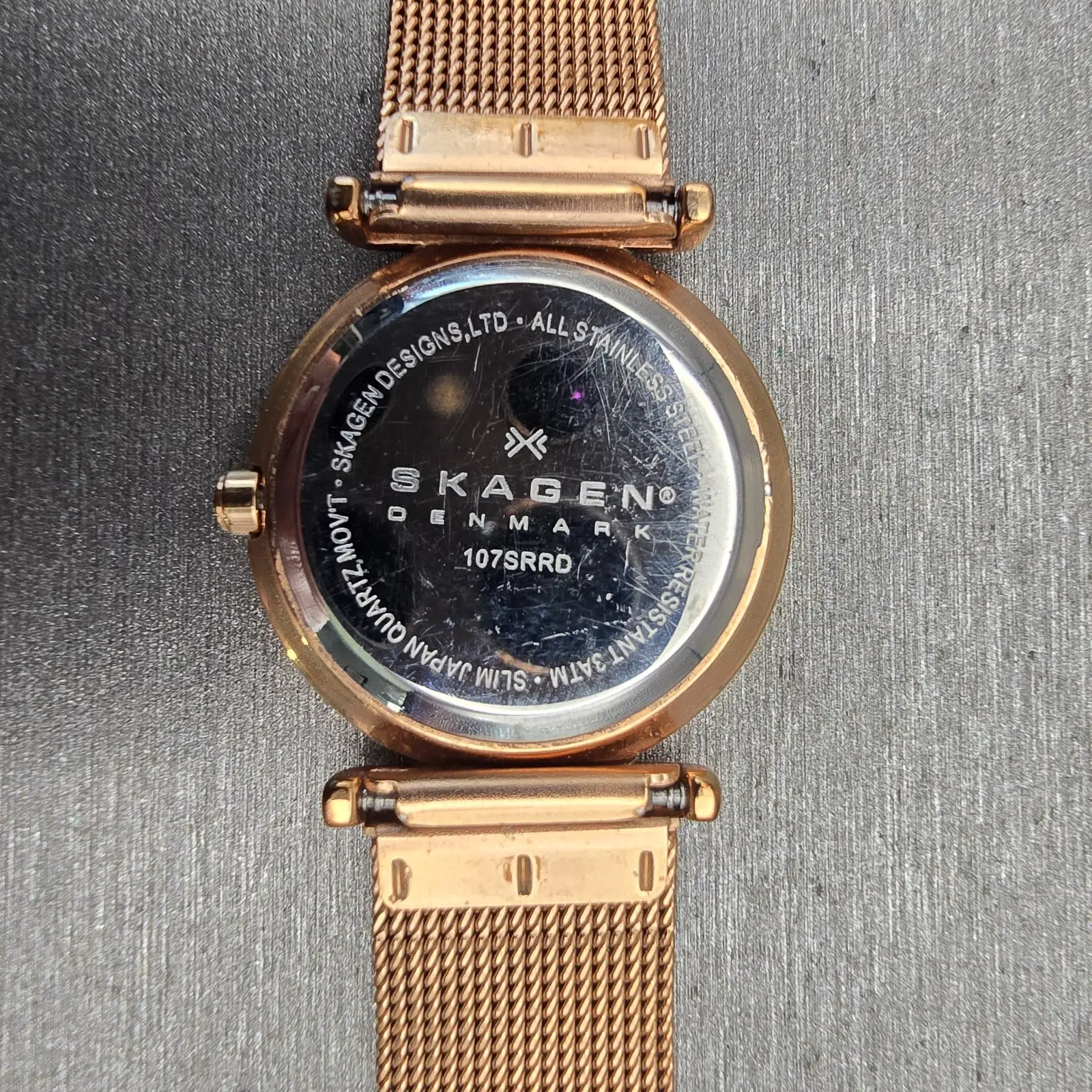 Skagen Denmark Watch Women 25mm MOP Dial Gold Tone Round 107SRRD New Battery10
